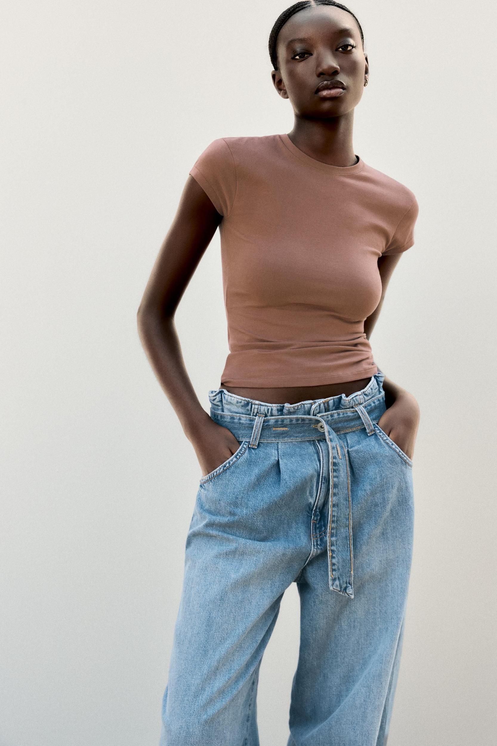 SLIM FIT SHORT SLEEVE T-SHIRT Product Image