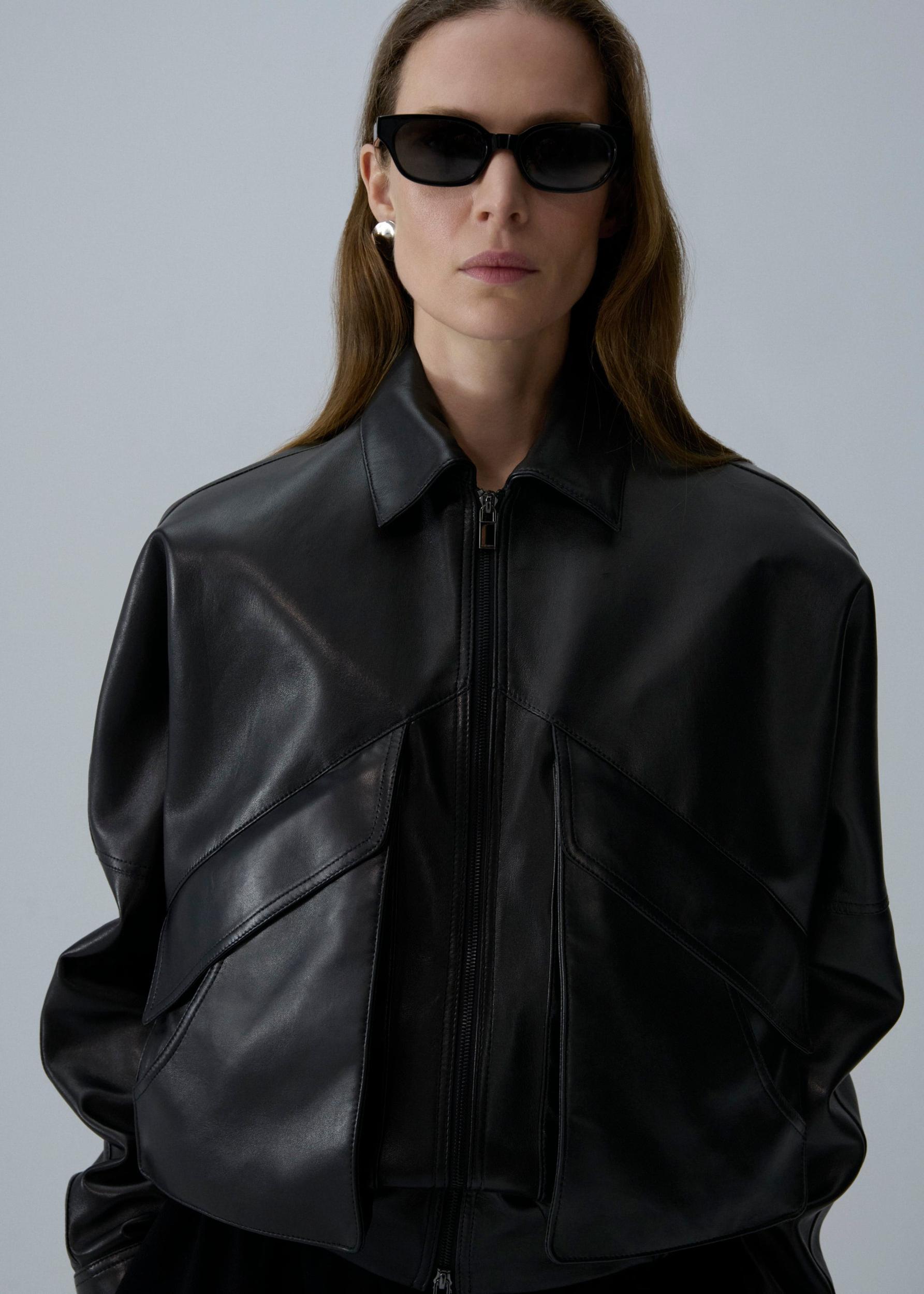 Classic collar vintage leather jacket in black Product Image