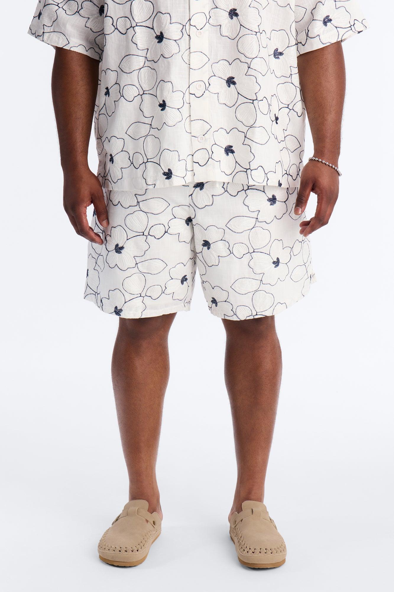 Relaxed Sand Blossom Short - White/combo Male Product Image