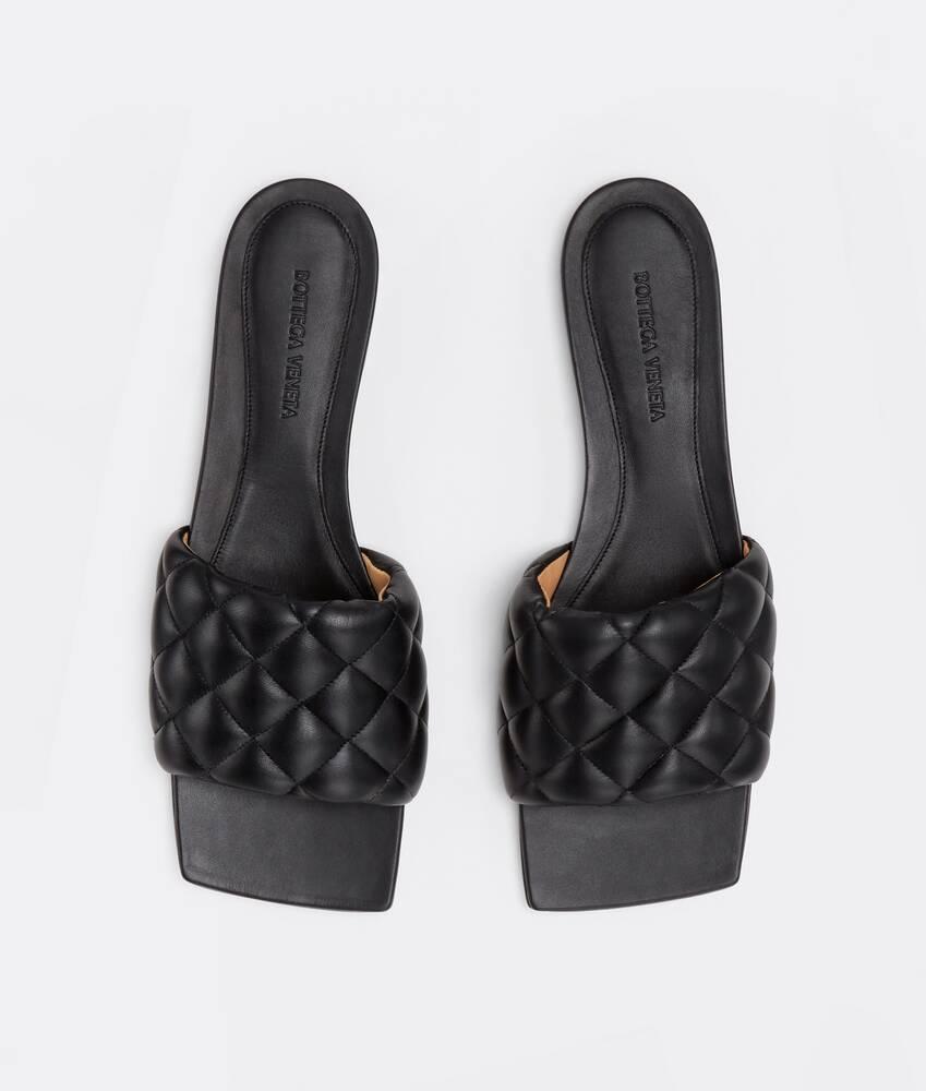 Women's Padded Flat Sandal in Nero Product Image