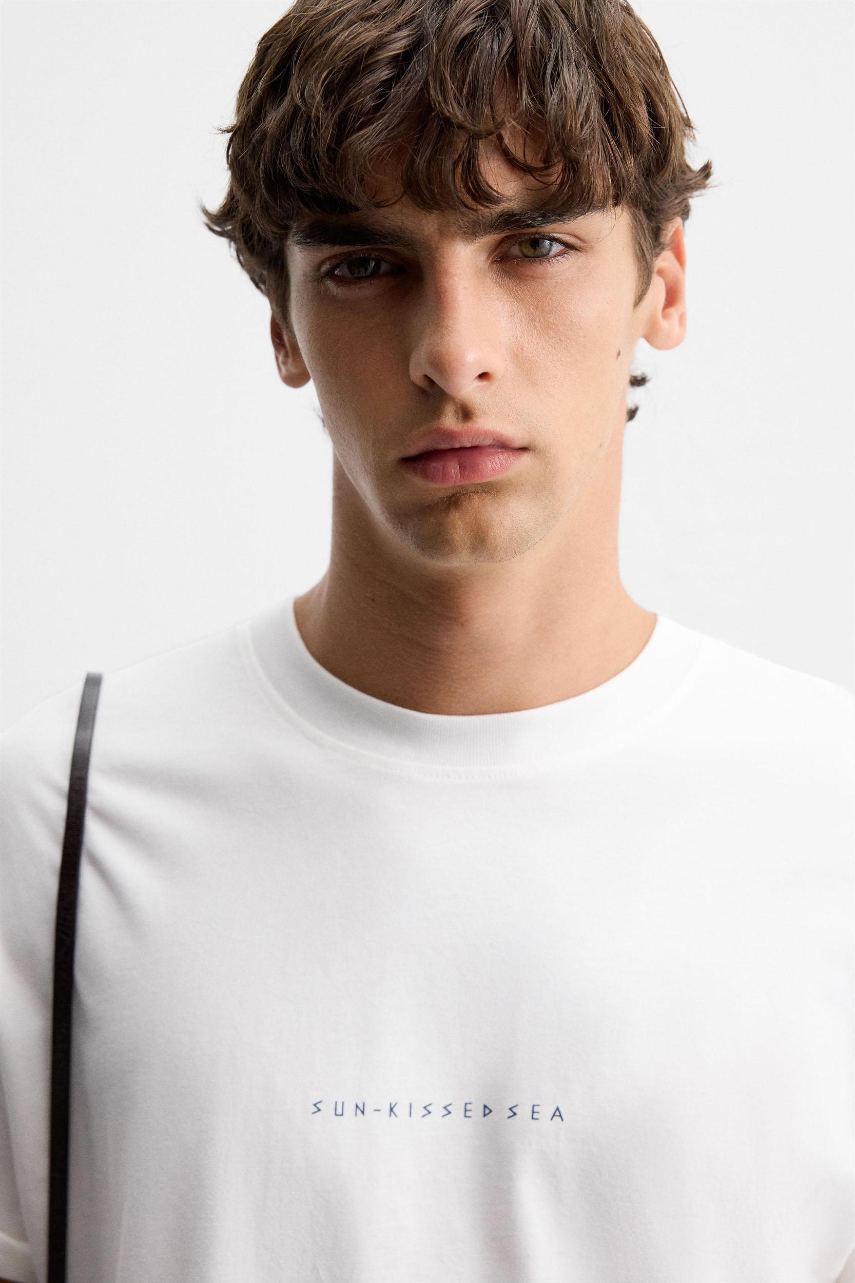 CONTRAST PATCH T-SHIRT Product Image