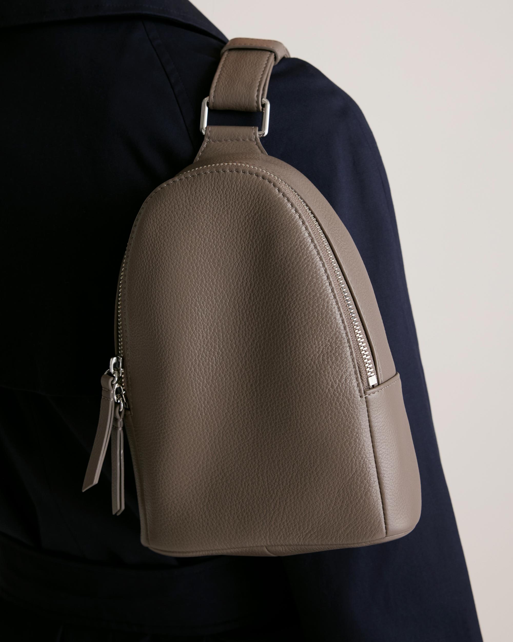 Quince | Women's Italian Leather Sling Pack Product Image