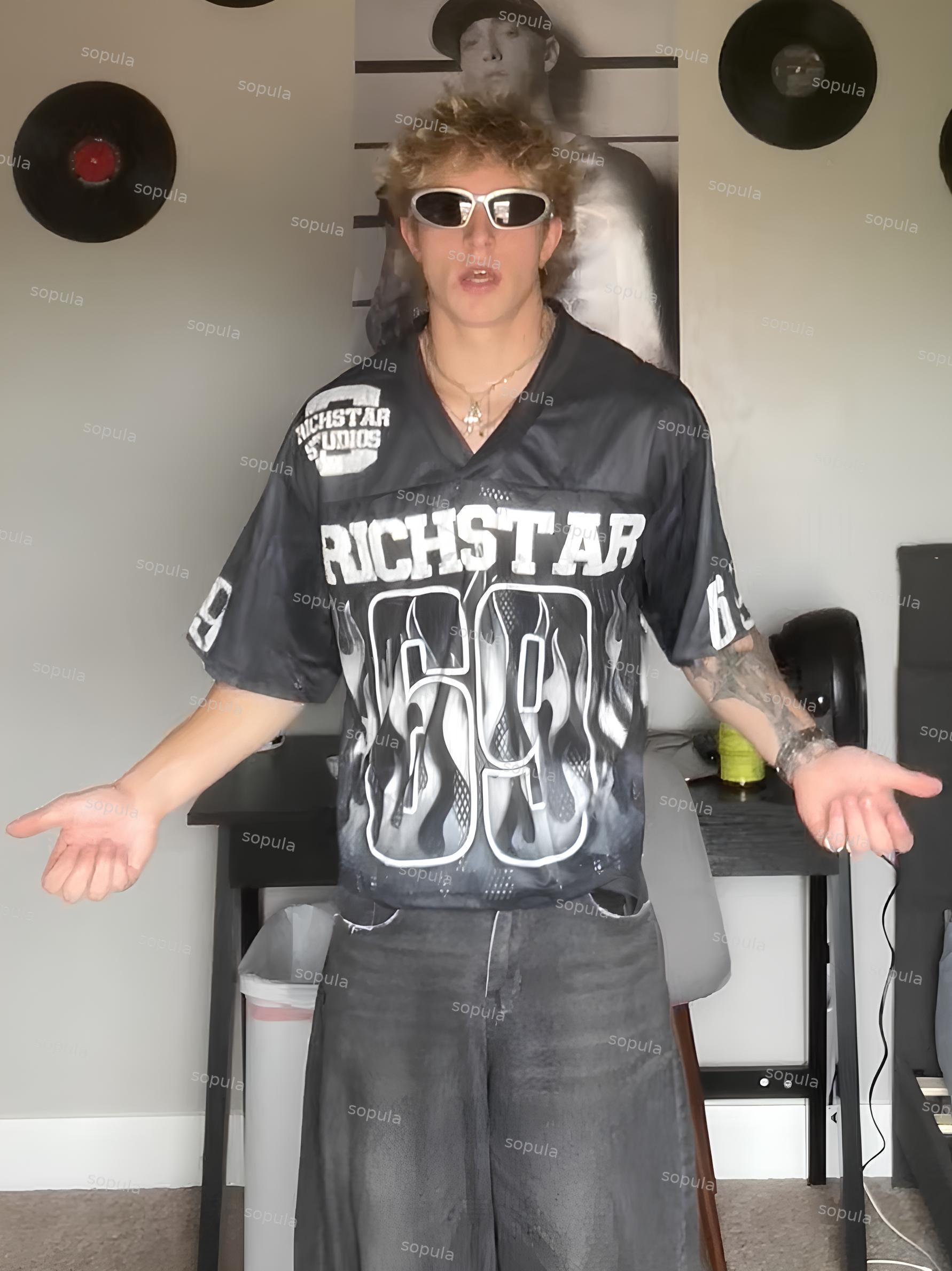 Sopula Vintage Rich Star No 69 Graphics Blokecore Blokette V-Neck T-Shirt Product Image