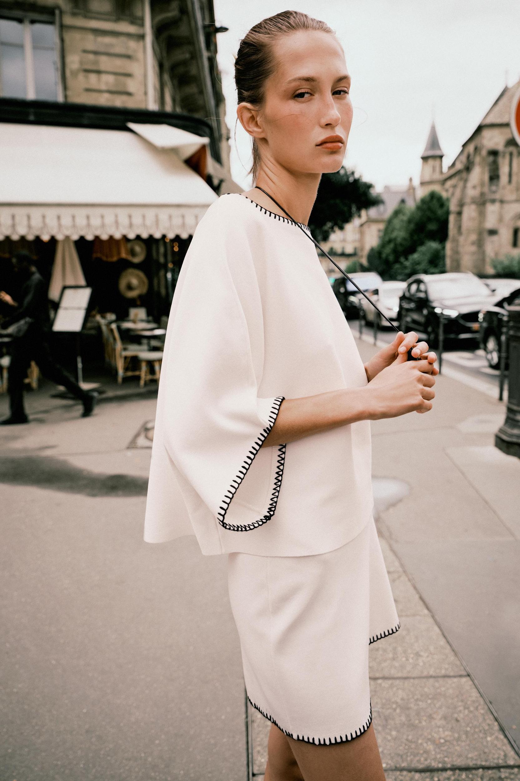 CONTRASTING EMBROIDERED KNIT TOP Product Image