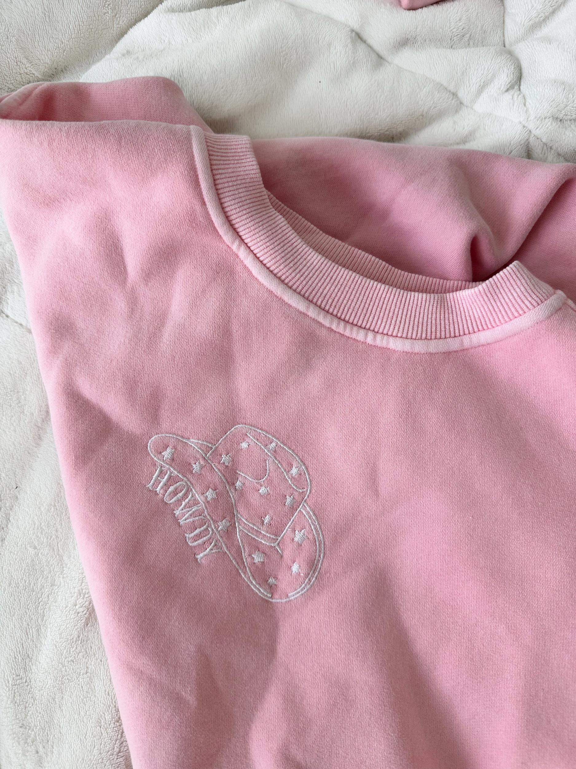 Vintage Pink Howdy Cowgirl Embroider Sweatshirt Product Image