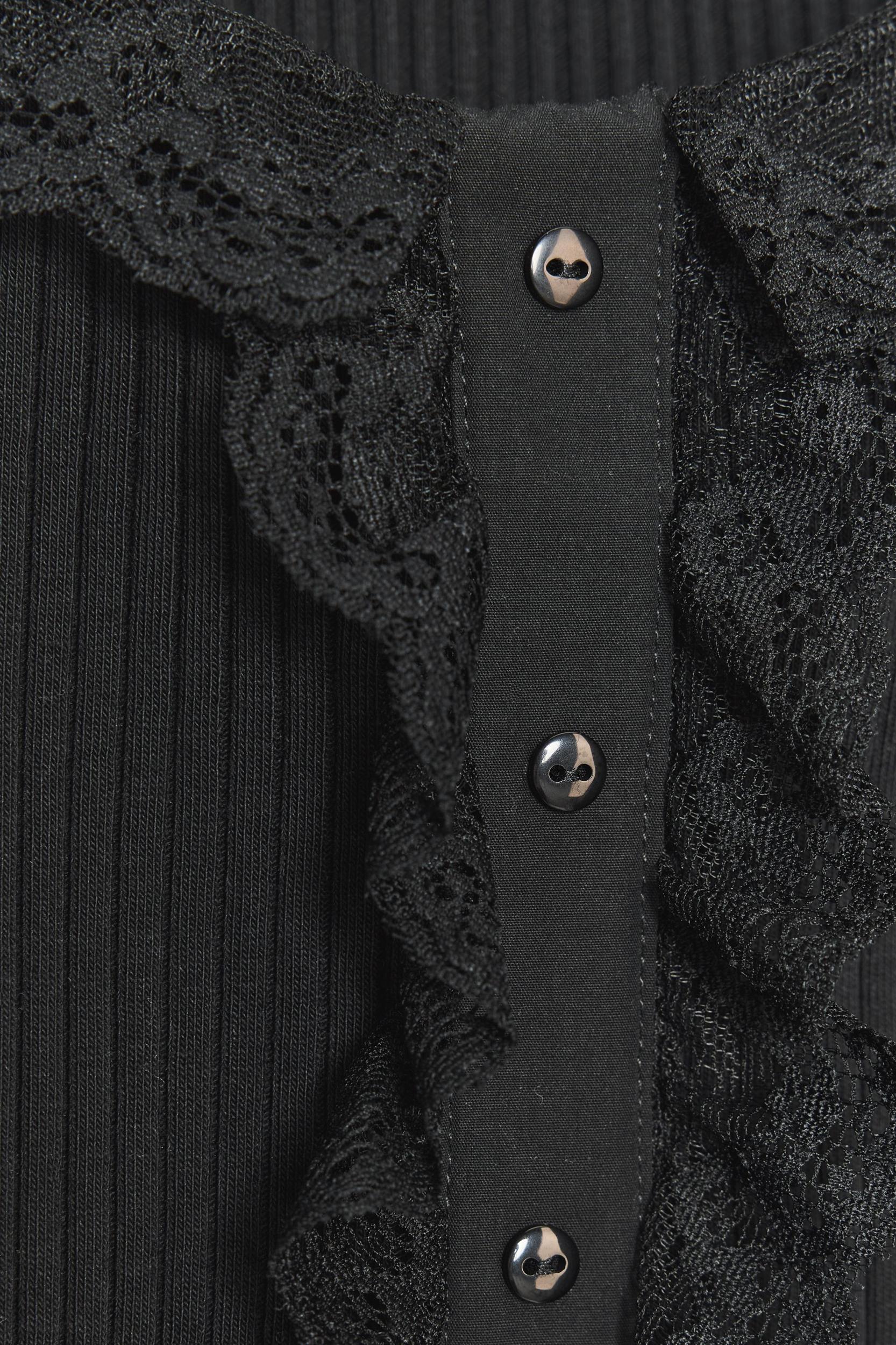 LACE BUTTON TOP Product Image