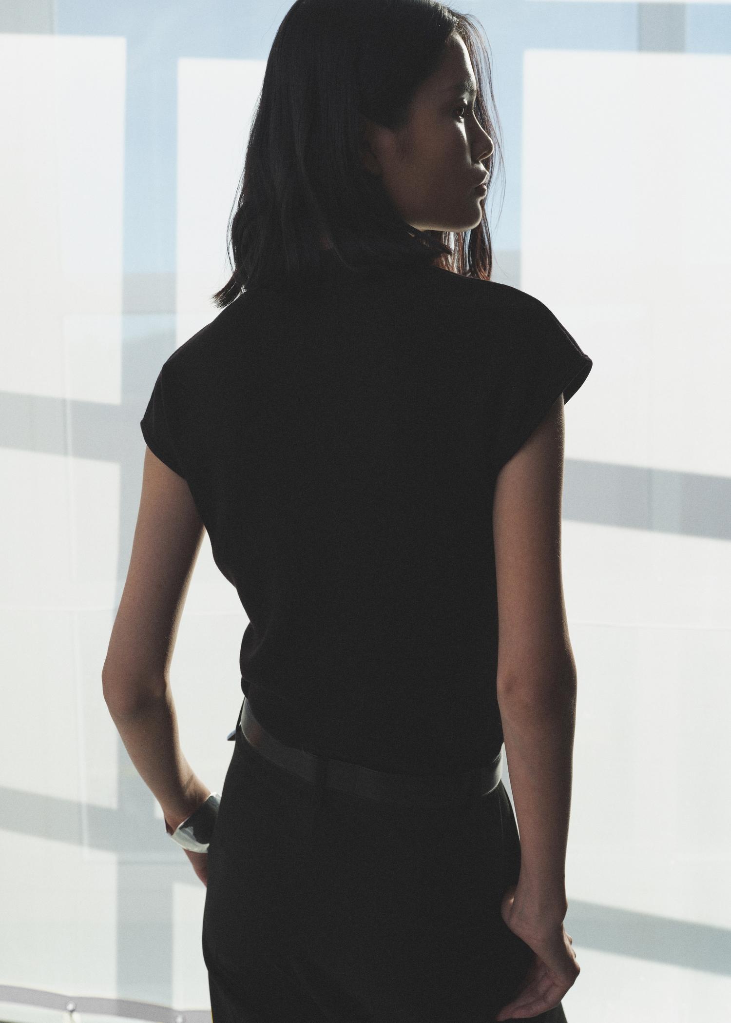 Short-sleeved fine-knit sweater - Women | MANGO USA Product Image