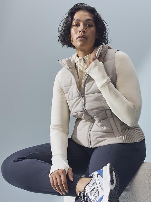 Incline Hybrid Vest Product Image