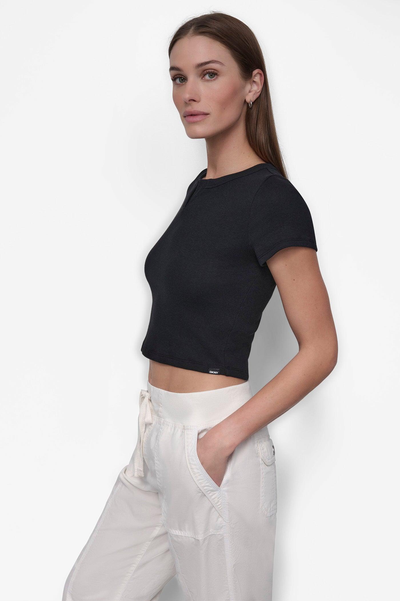 CROPPED NOTCH NECK PERFORMANCE TEE Product Image