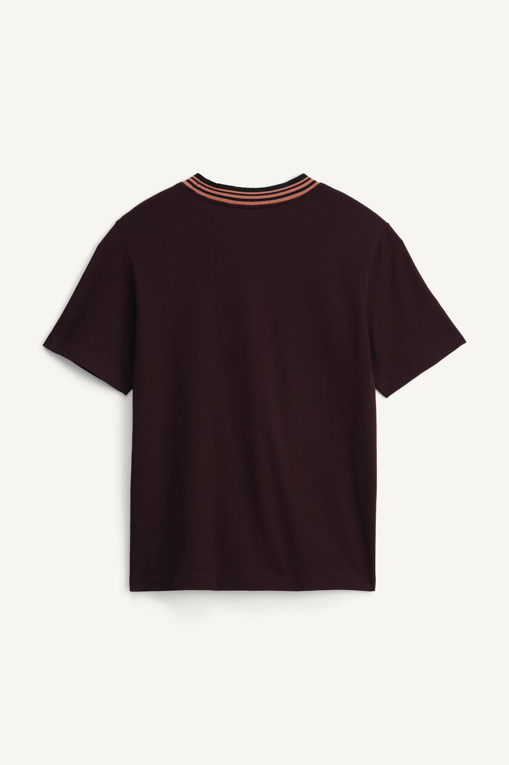 LIMITED EDITION CONTRASTING COLLAR T-SHIRT Product Image