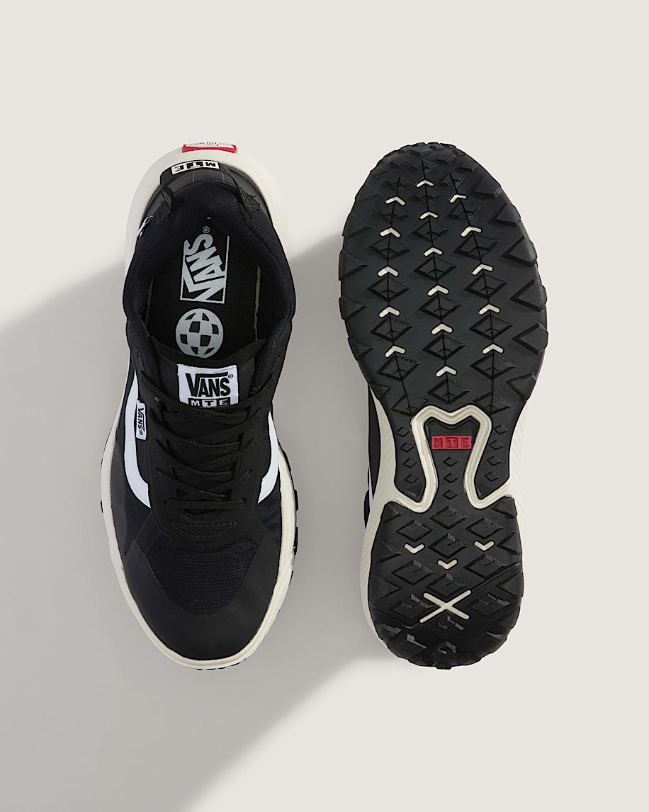 Crosspath Shoe in Black / White| Vans US Product Image