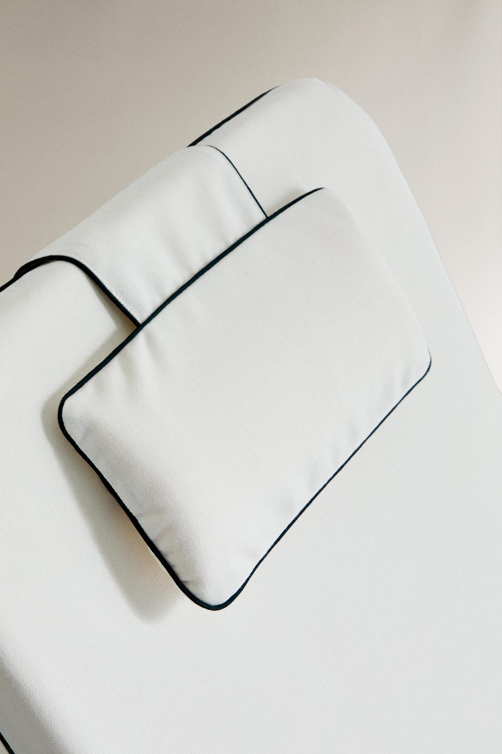 RECLINING FLOOR BEACH LOUNGER Product Image