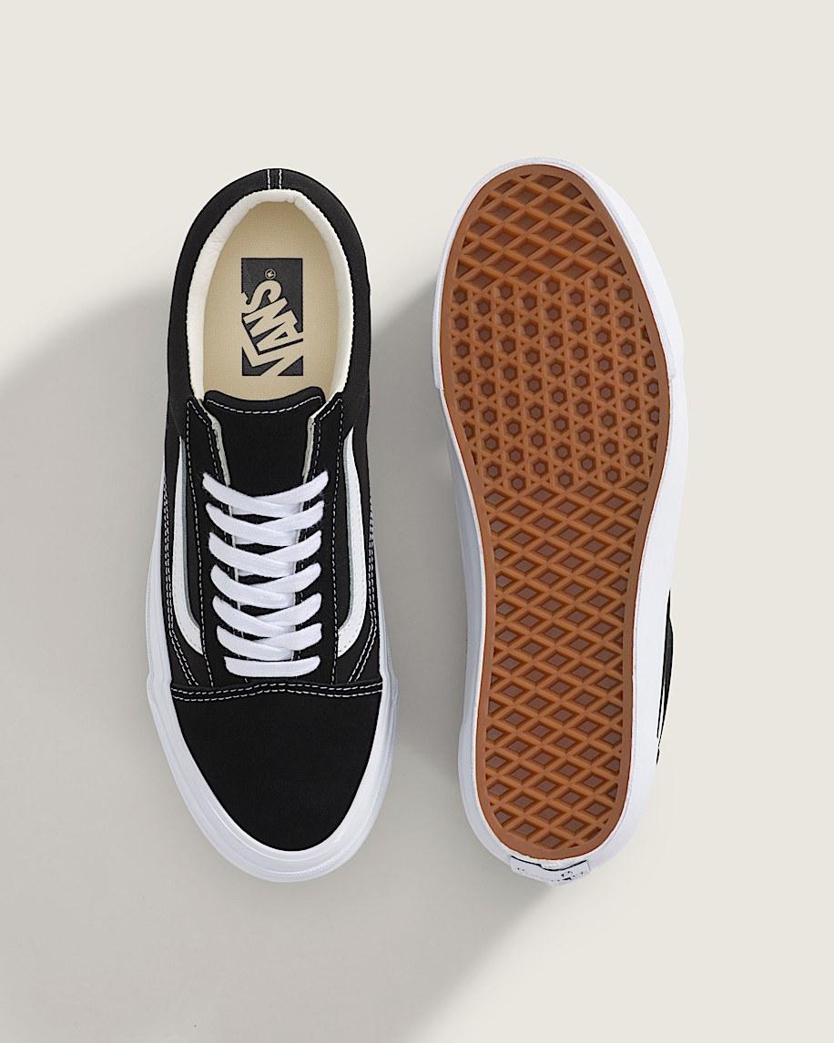 Premium Old Skool Shoe in Black / White| Vans US Product Image