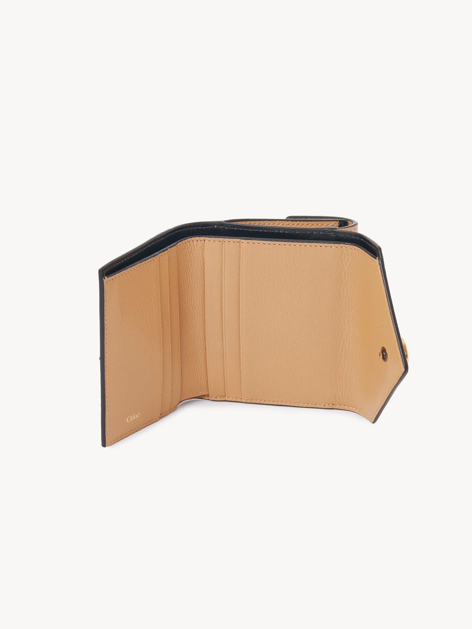 Small Envelope tri-fold in grained leather Product Image