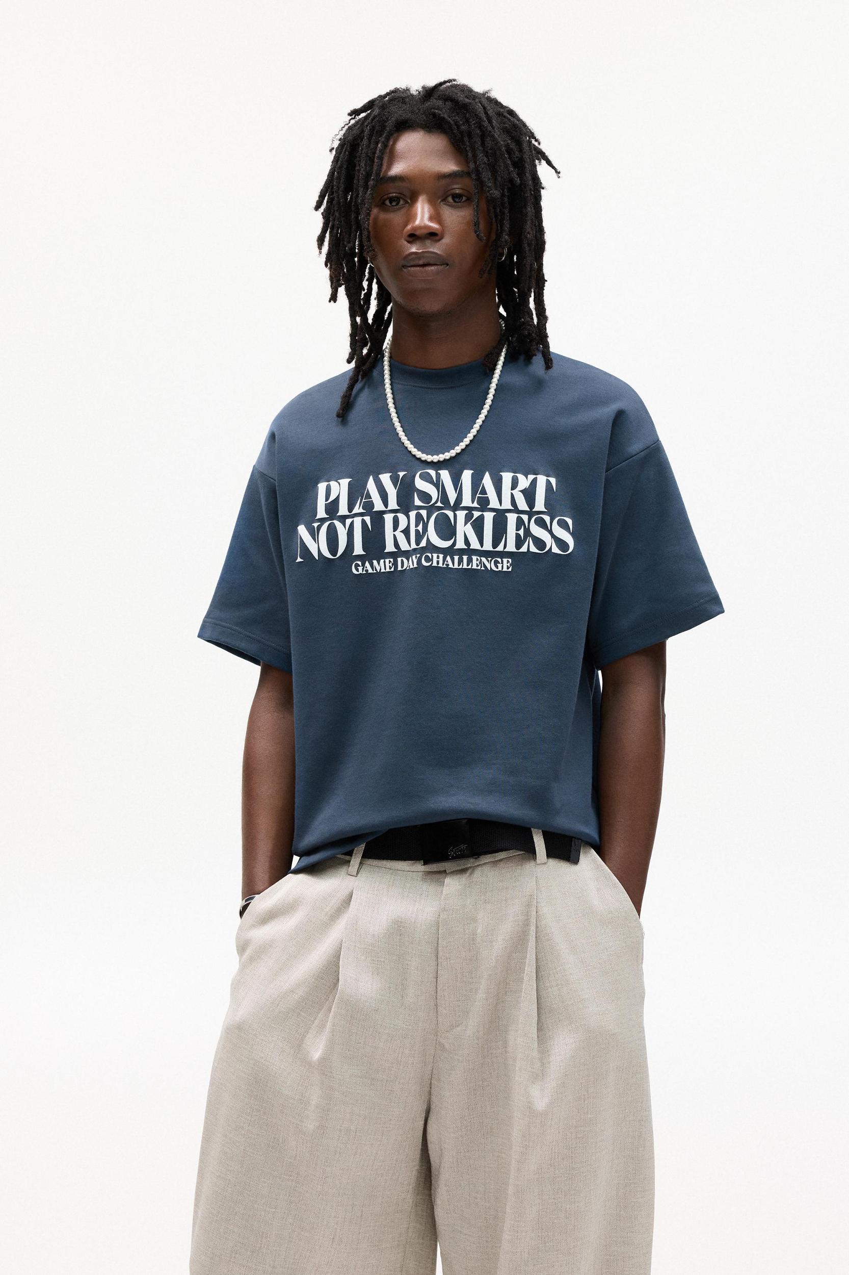 Embroidered short sleeve sweatshirt Product Image