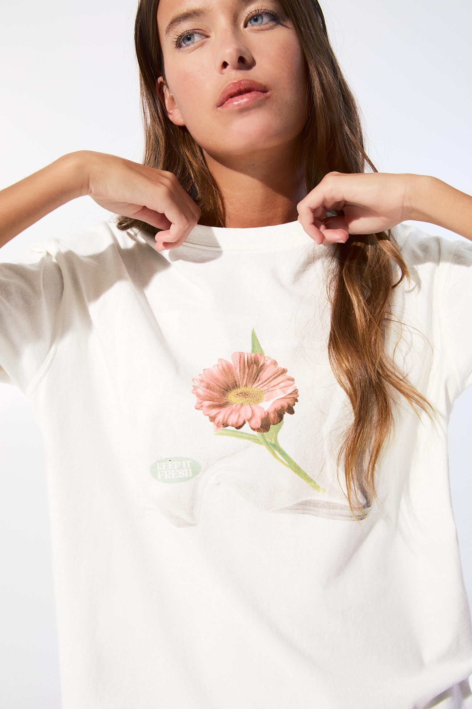 Floral T-shirt Product Image