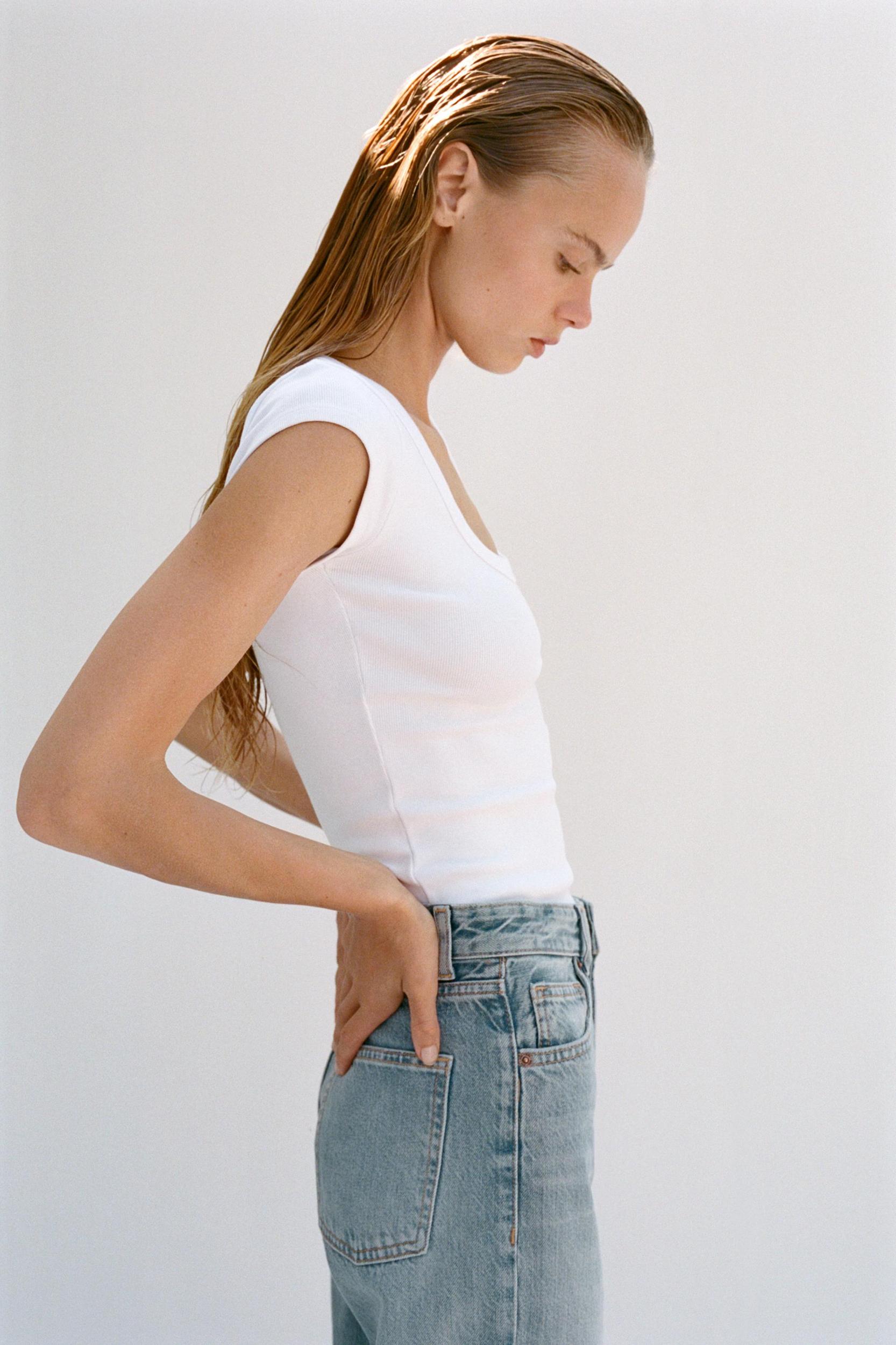 SCOOP NECK TOP Product Image