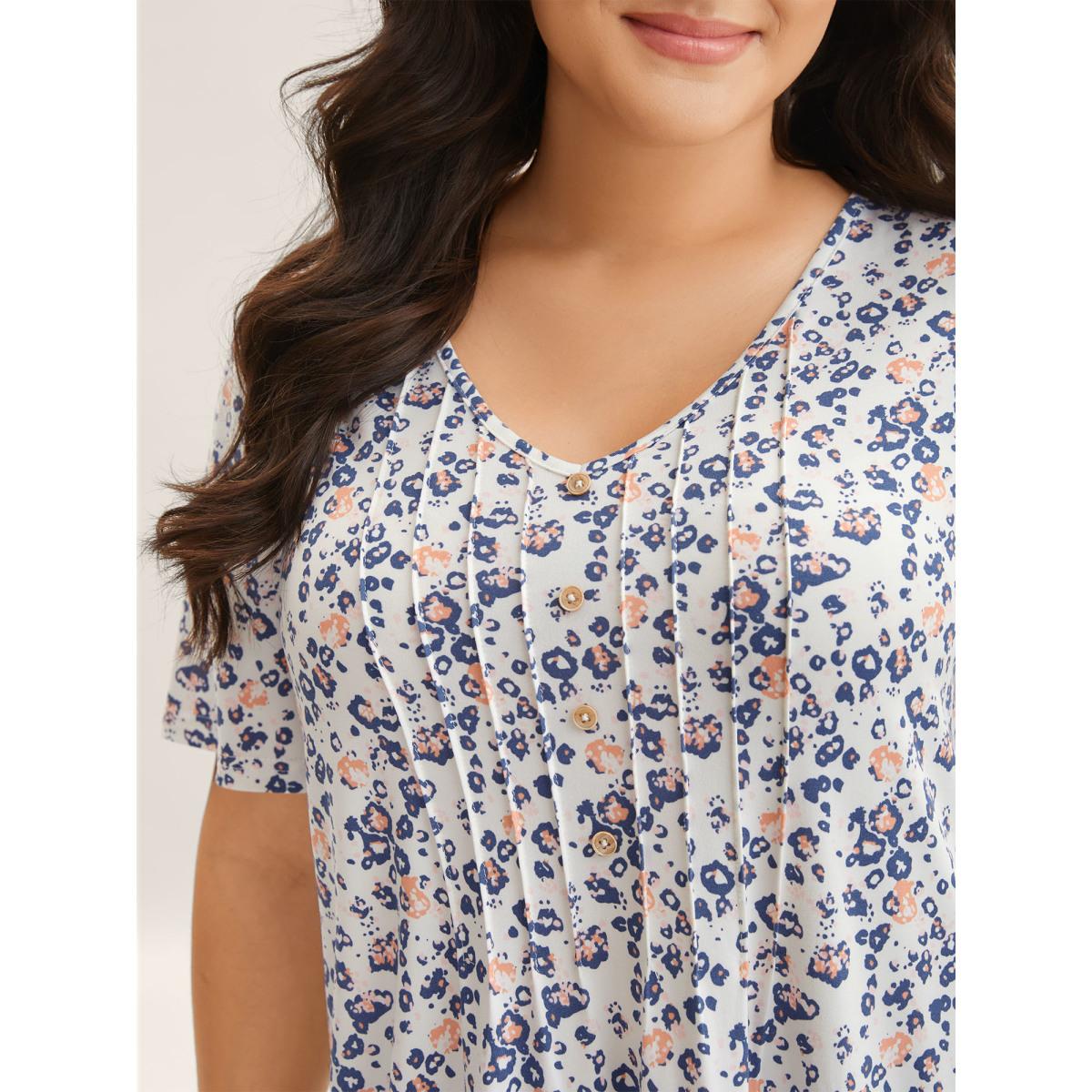 Plus Size Floral Print Plicated Detail T-Shirt WhiteSmoke Women Leisure Tucked seam Natural Flowers V-neck Casual T-shirts BloomChic 18-20/2X Product Image