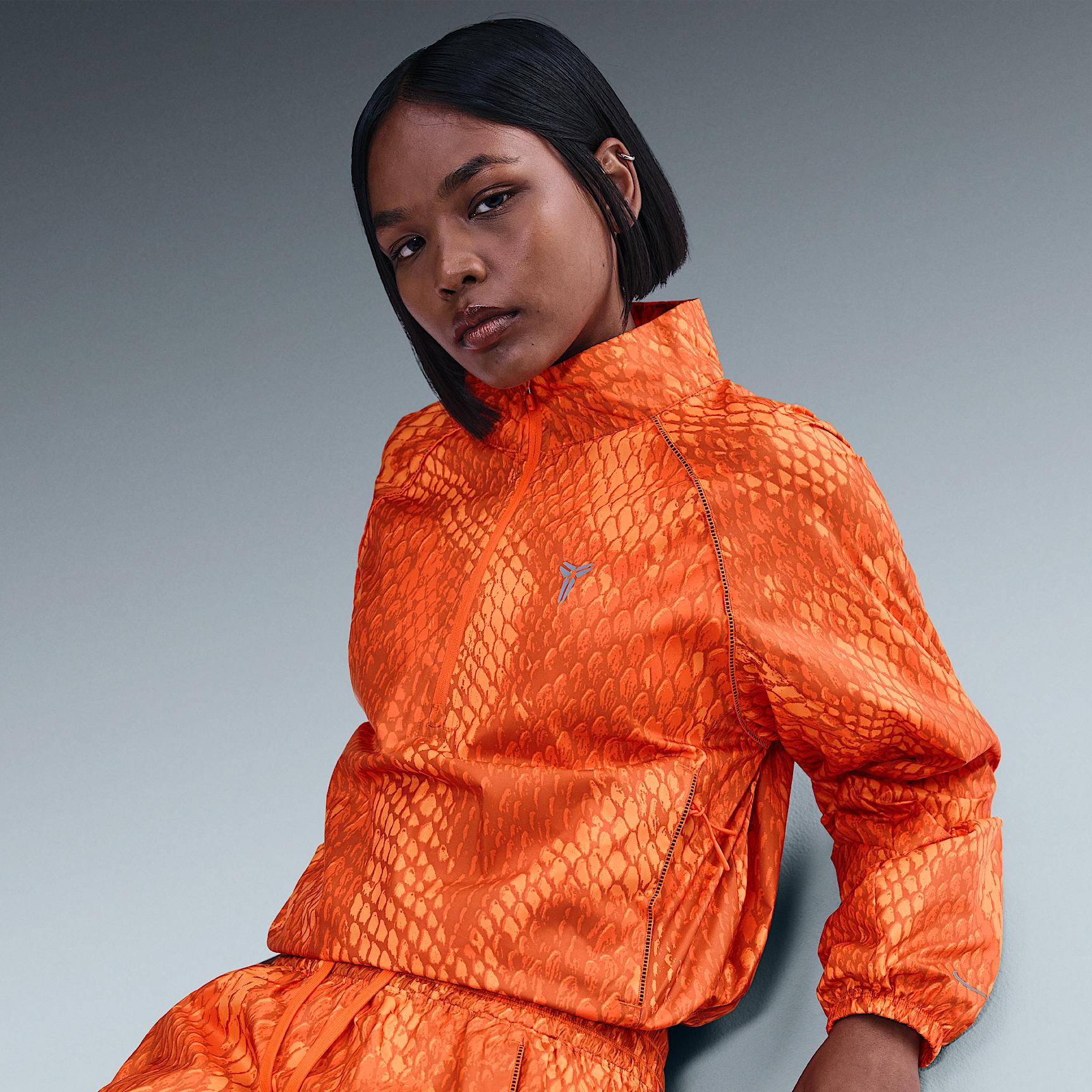 Nike Womens Kobe Lightweight Woven Jacket | IB2718-819 Product Image