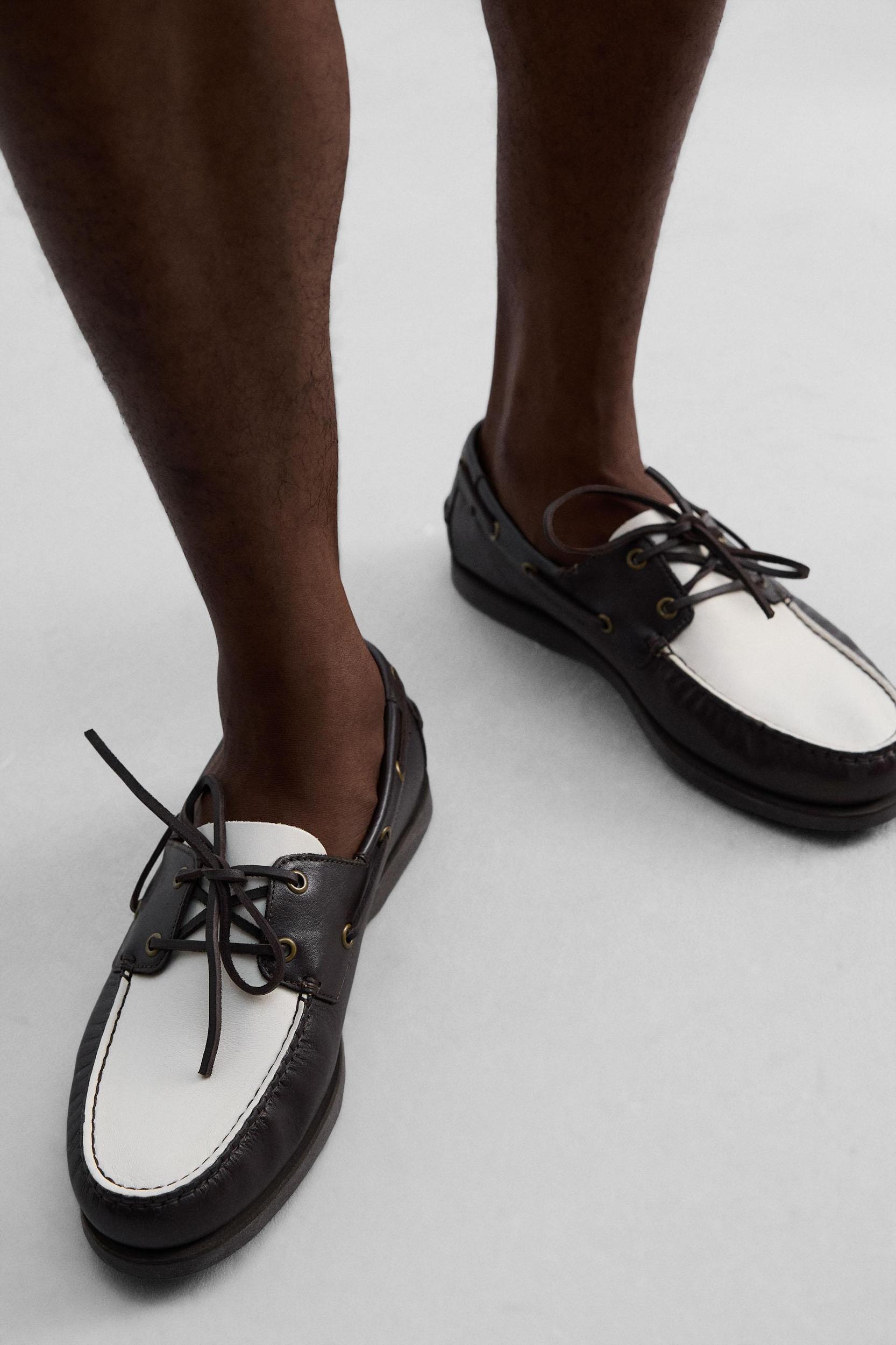 LEATHER DECK SHOES Product Image