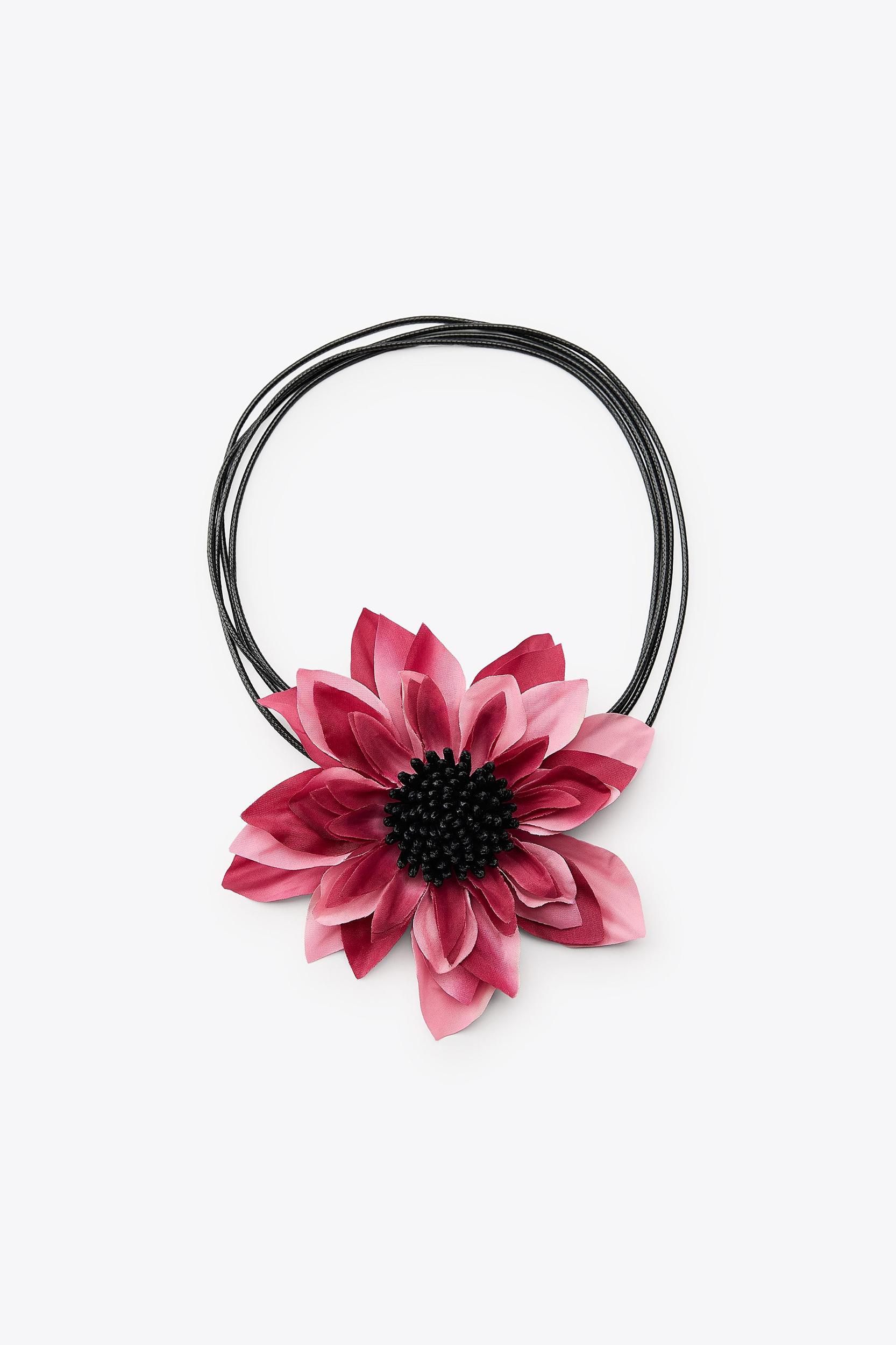 CONTRAST FLOWER ROPE NECKLACE Product Image