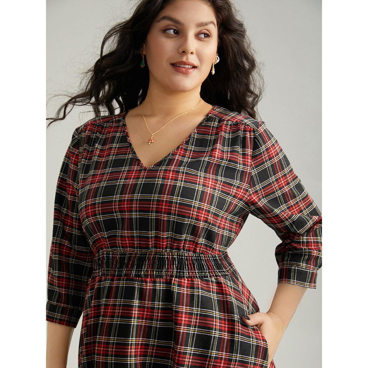 Plus Size Plaid Elastic Waist Shirred Pocket Dress Black Women Elegant Printed V-neck Elbow-length sleeve Curvy Midi Dress BloomChic 12/L Product Image