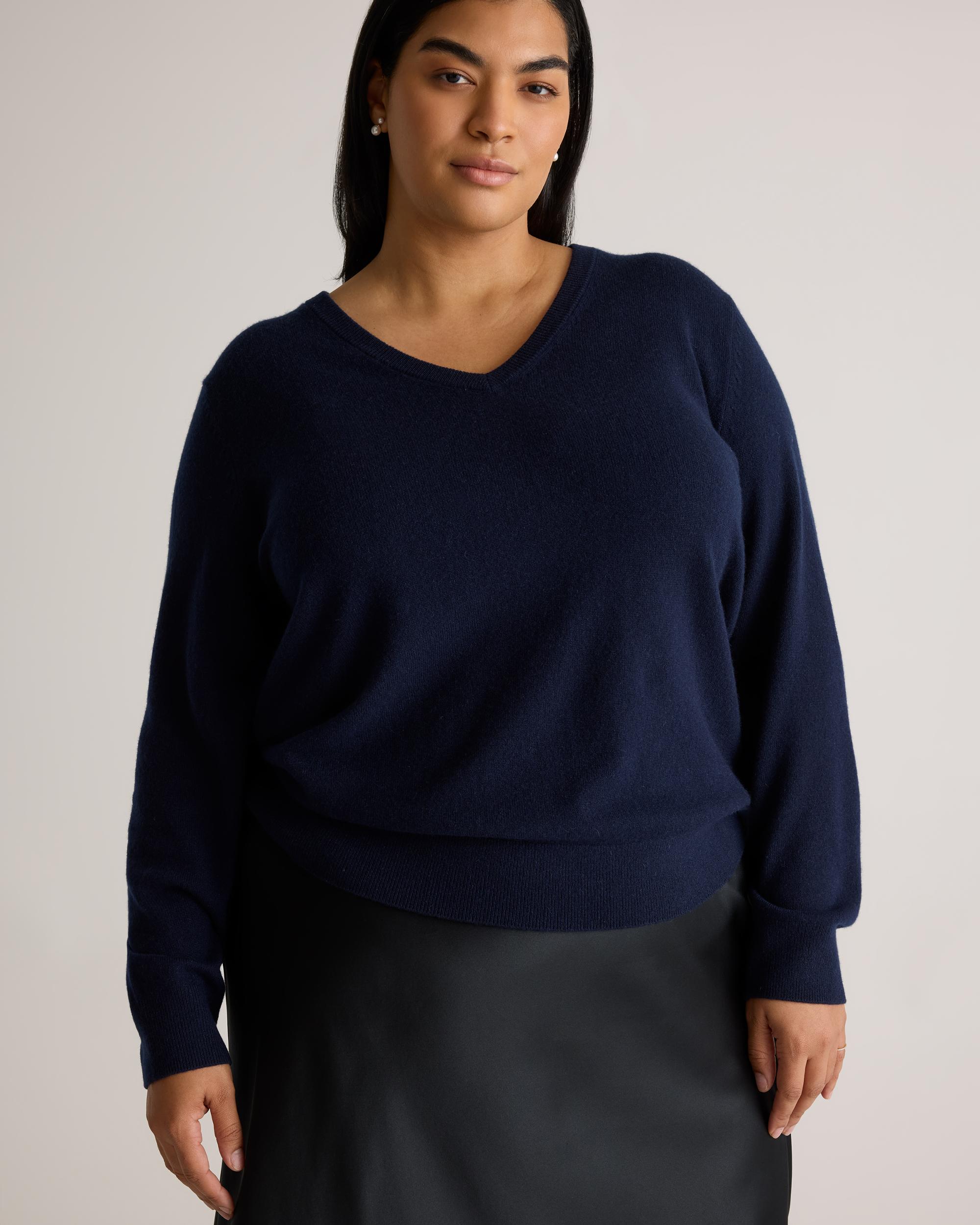 Quince | Women's Mongolian Cashmere V-Neck Sweater Product Image