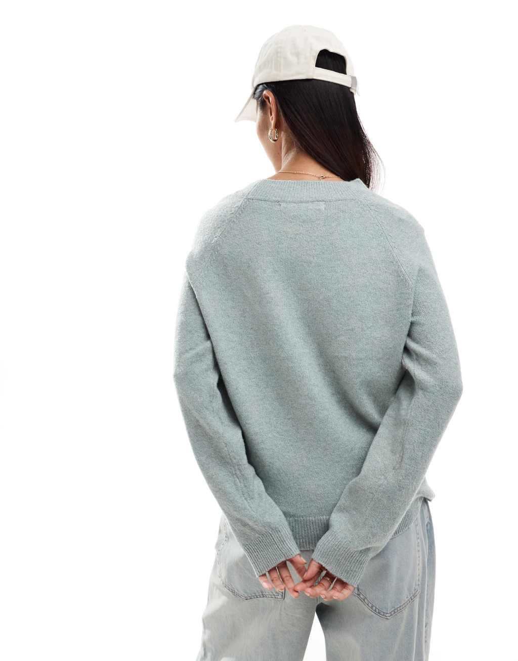 ONLY crew neck knitted sweater in chinois green melange Product Image