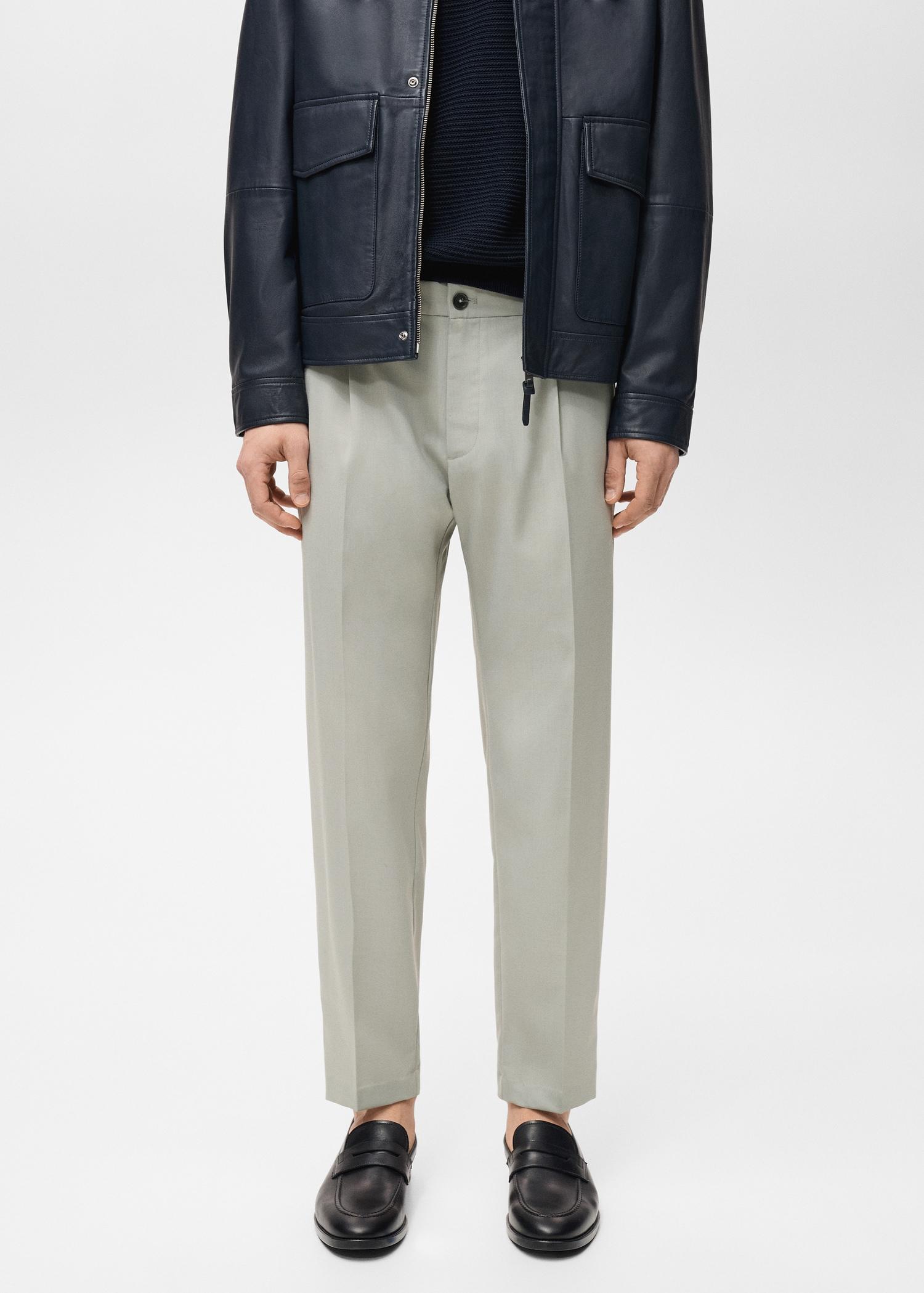 Slim-fit pleated cool wool pants - Men | MANGO USA Product Image