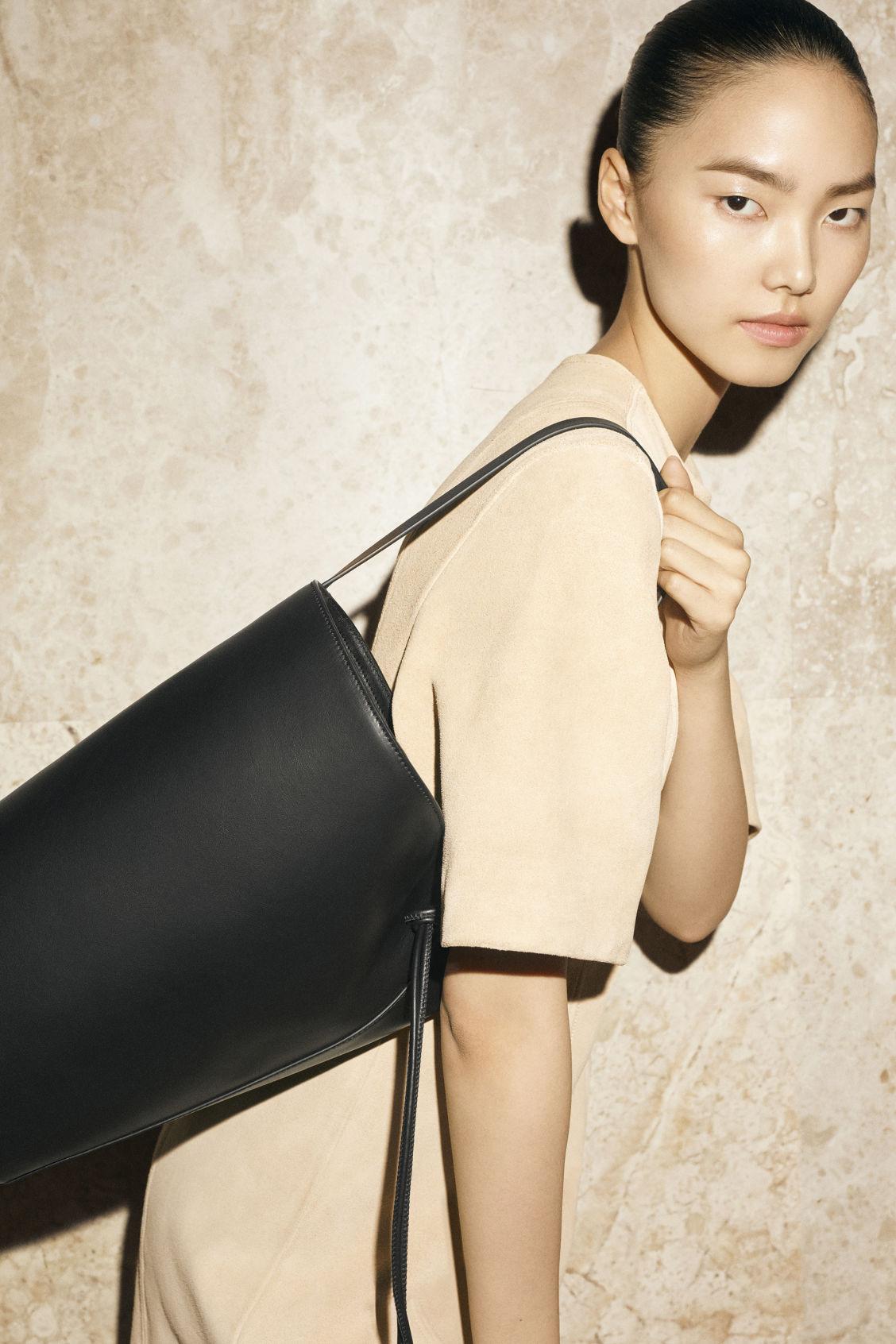 BUCKET BAG - LEATHER Product Image