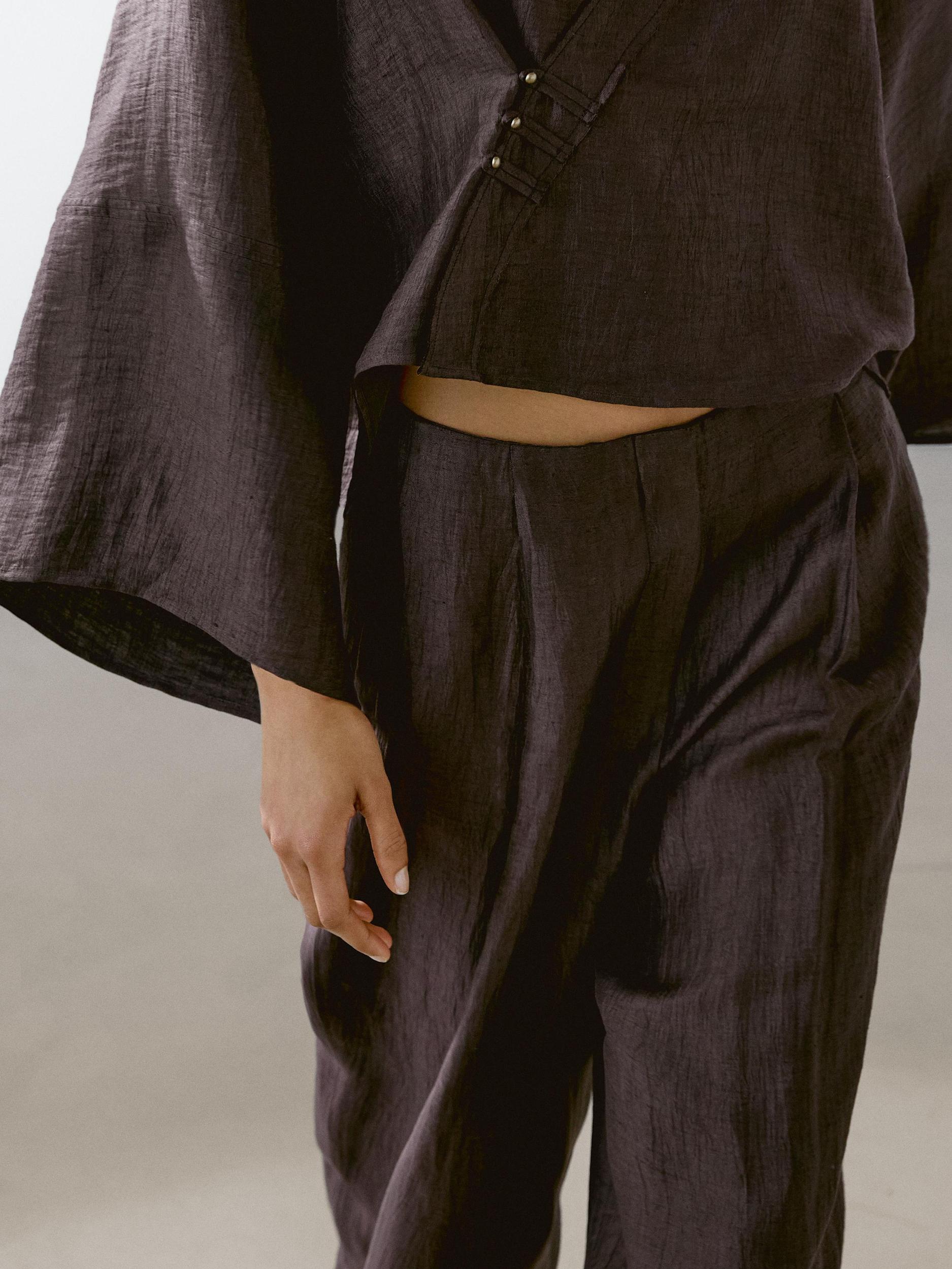 Flowing linen blend trousers with darts Product Image