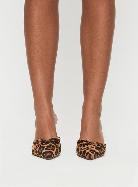 Autumn Moon Pointed Toe Heels Leopard Product Image
