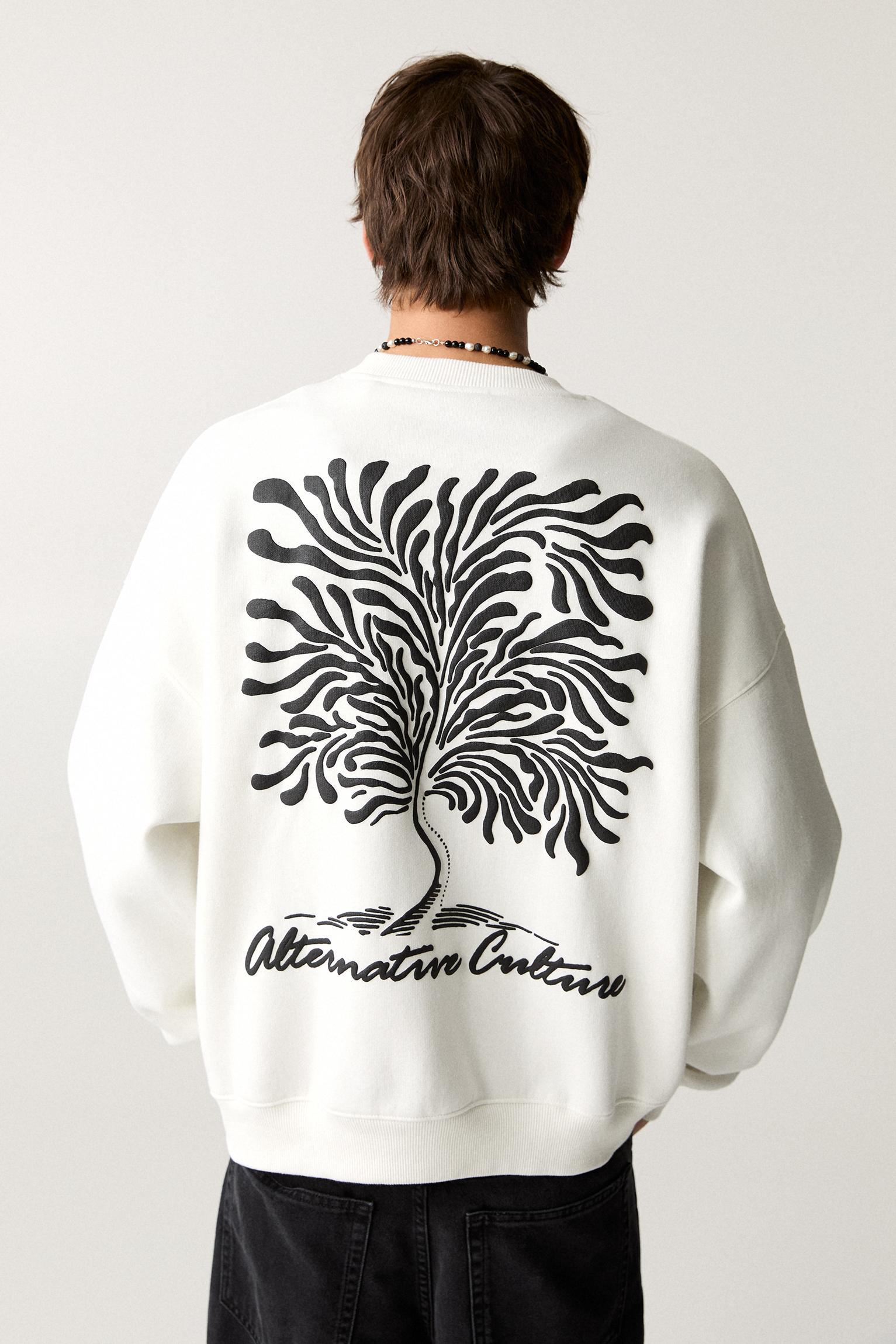 Boxy fit sweatshirt with tree on the back Product Image