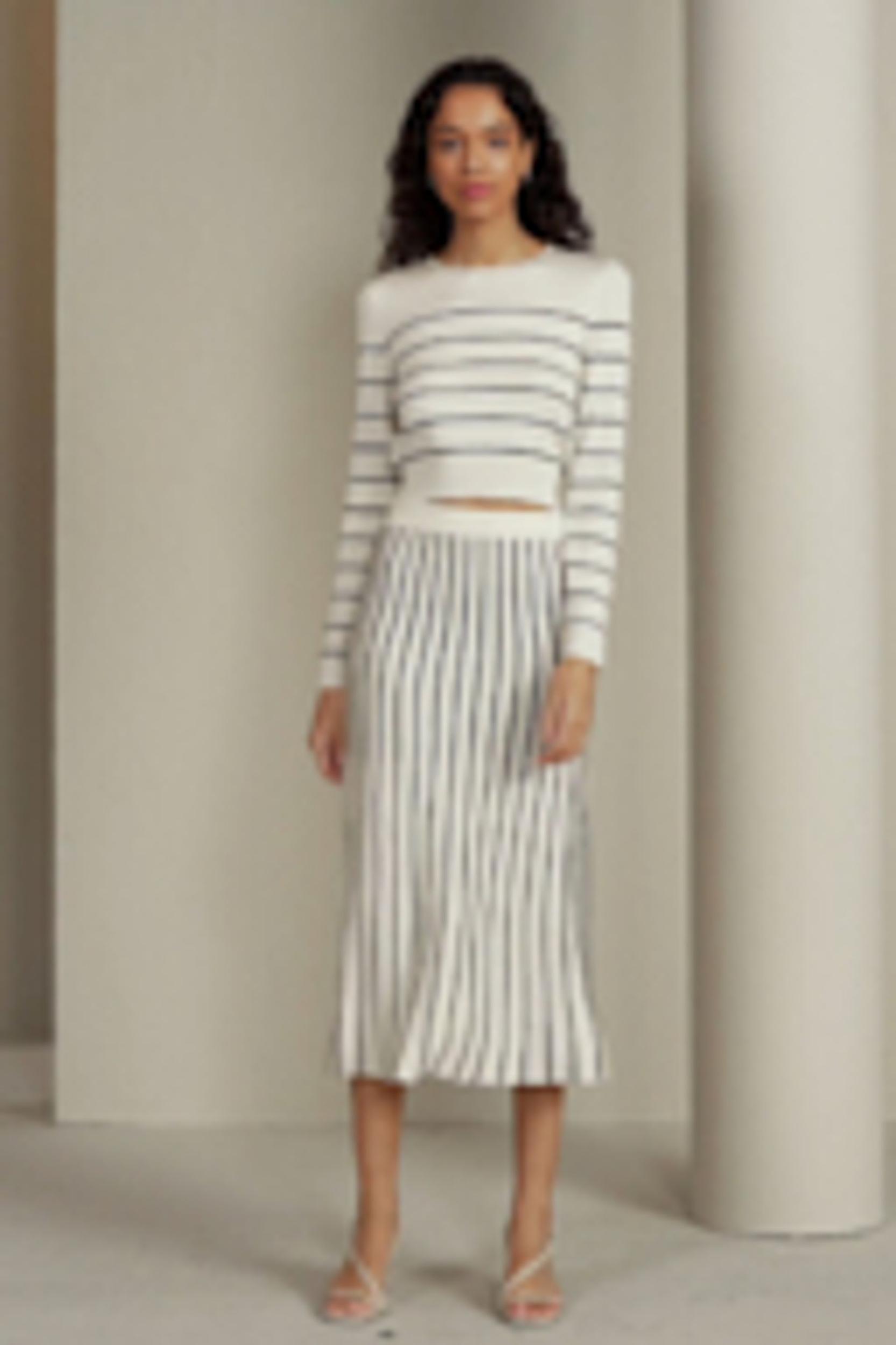 Cropped Silk-knitted Long Sleeve Tee Product Image