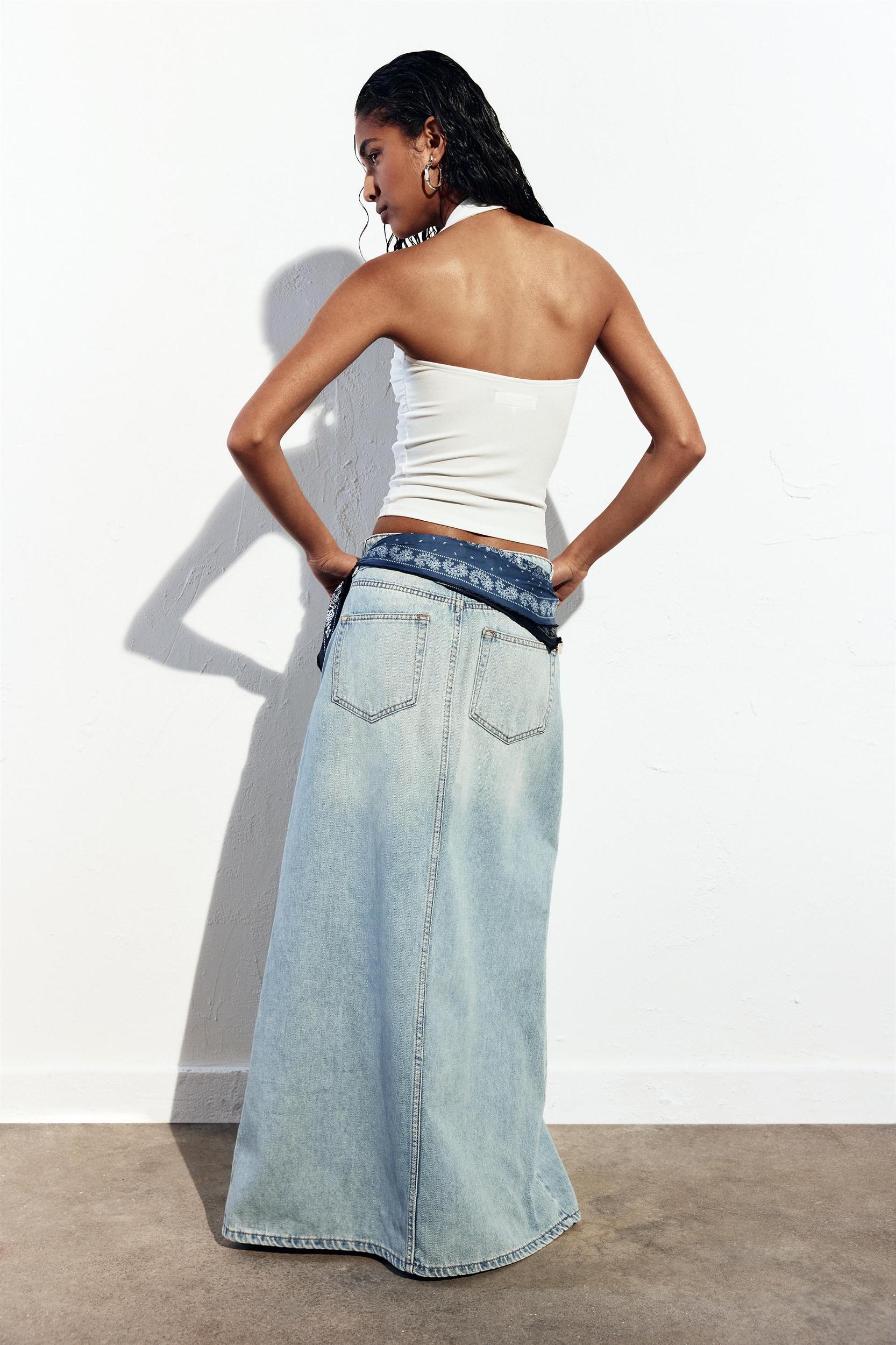 Top with straight neckline Product Image