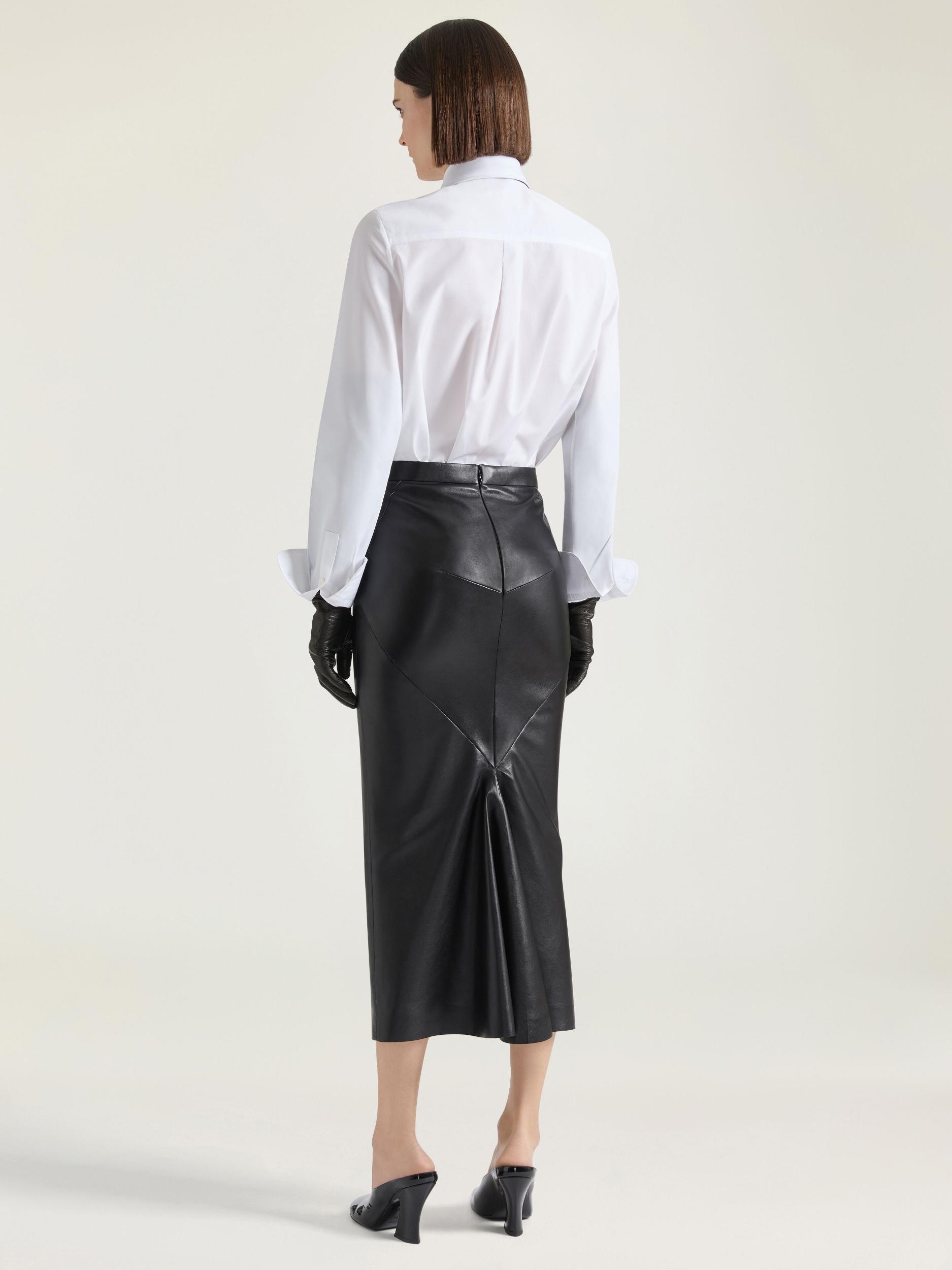 Mid-length kick back skirt in nappa leather Product Image