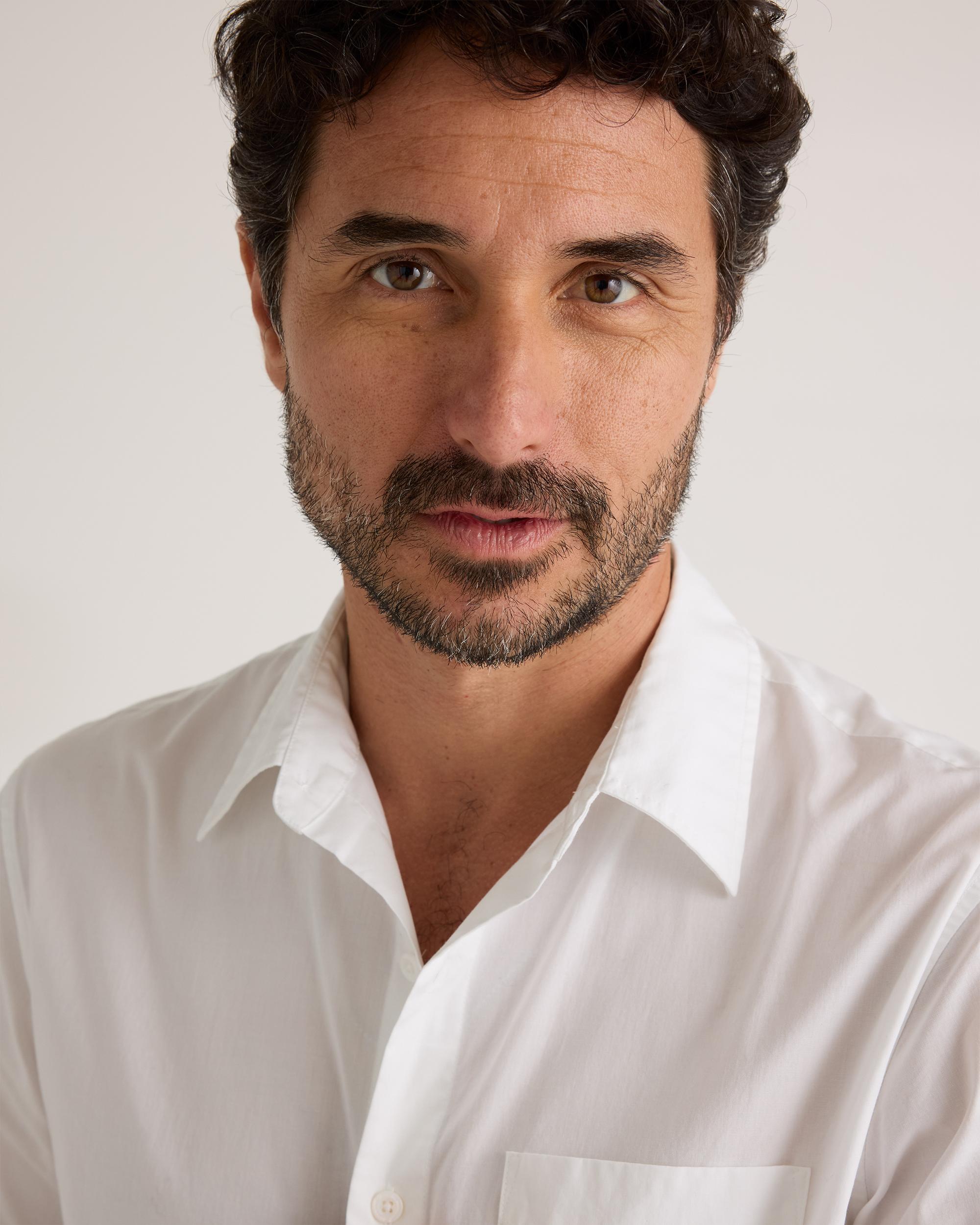 Quince | Men's Stretch Poplin Short Sleeve Shirt Organic Cotton Product Image