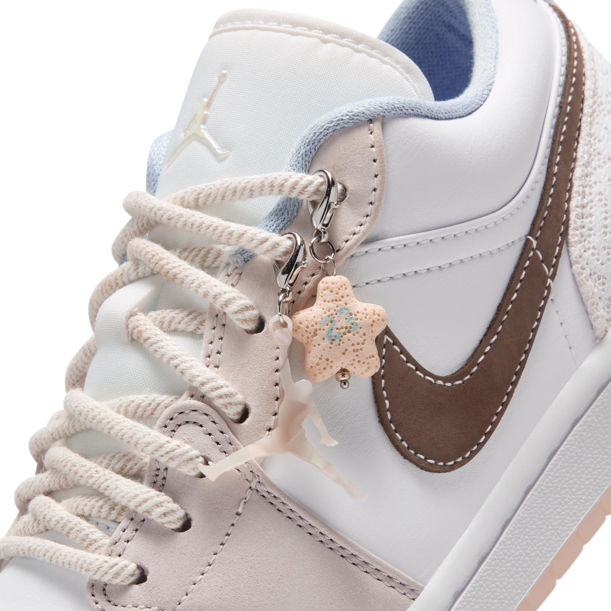Womens Air Jordan 1 Low Shoes | IB8859-101 Product Image