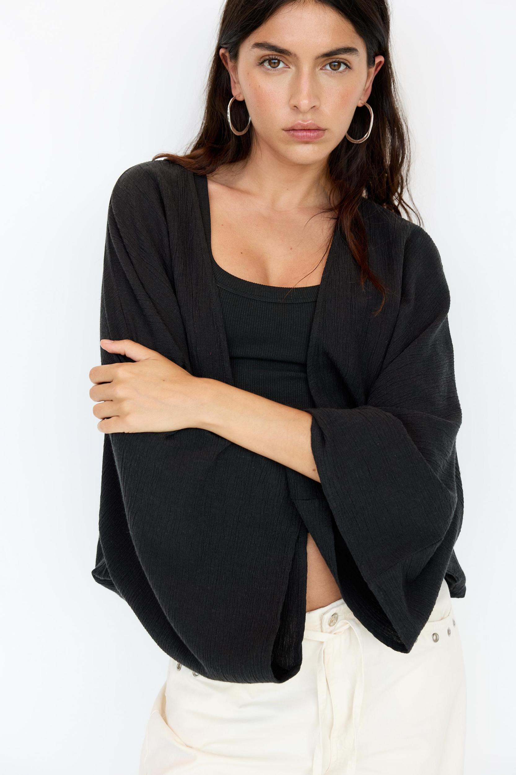 Short rustic kimono Product Image