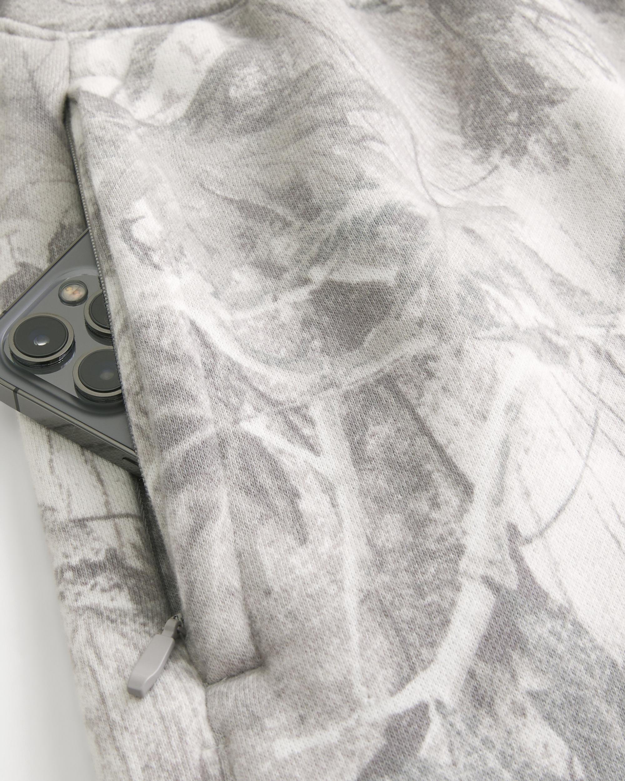 Mid-Thigh Loose Fleece Shorts Product Image