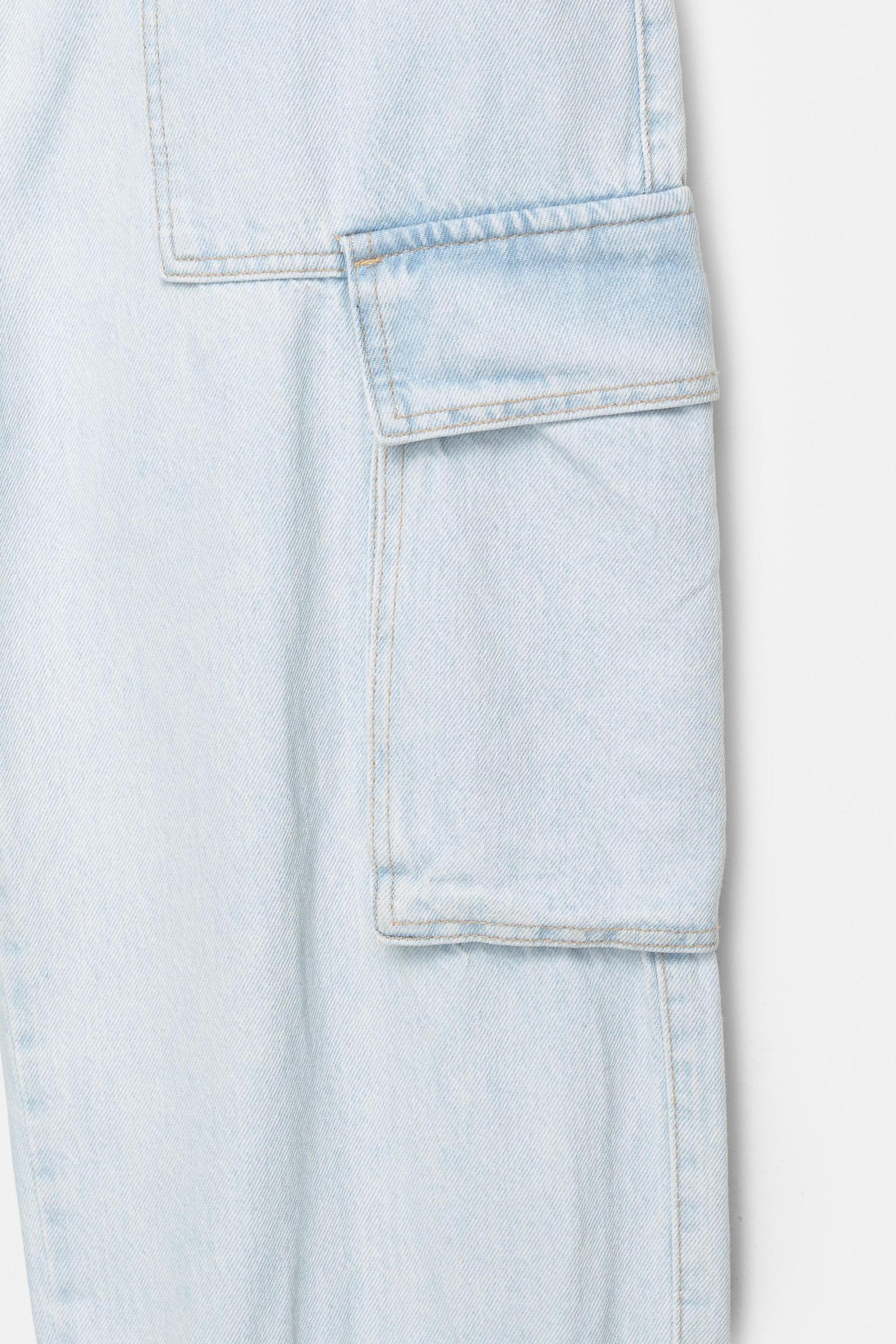 Baggy cargo jeans Product Image