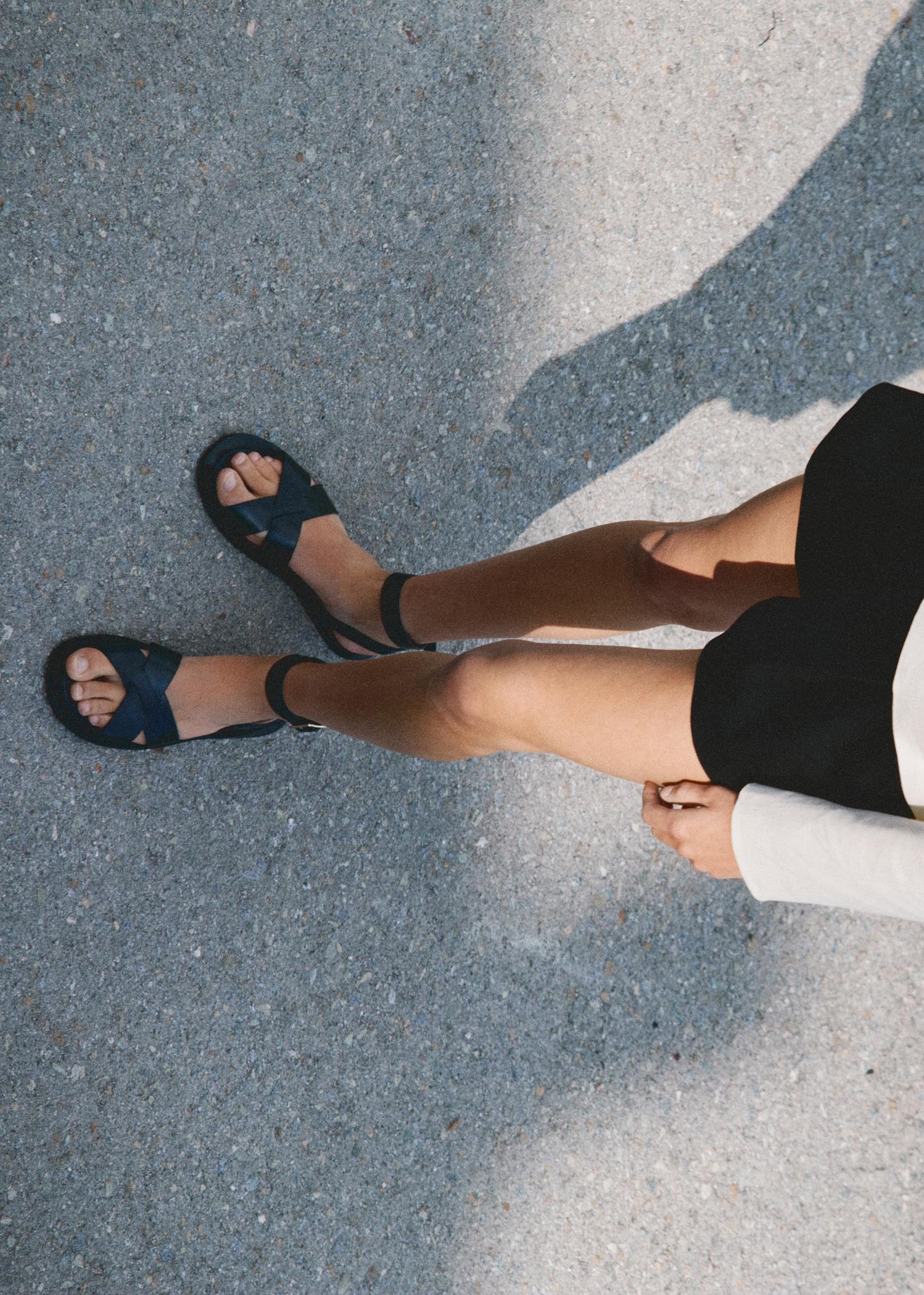 Leather sandals with buckle strap - Women | MANGO USA Product Image