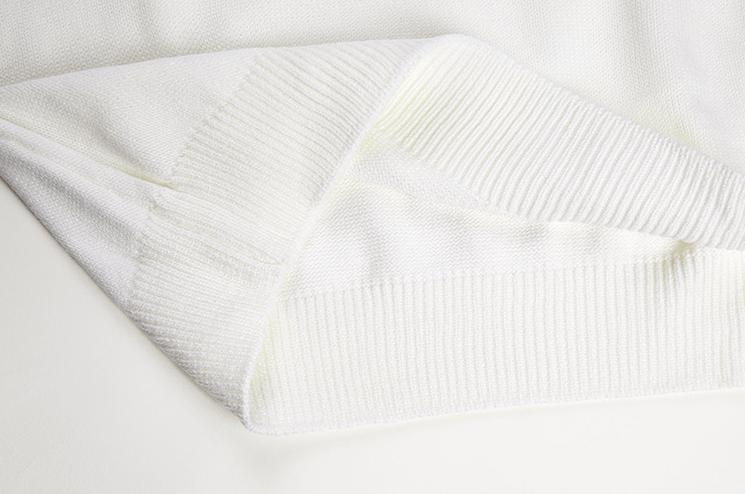 RT No. 3344 WHITE V-NECK KNITTED SWEATER Product Image