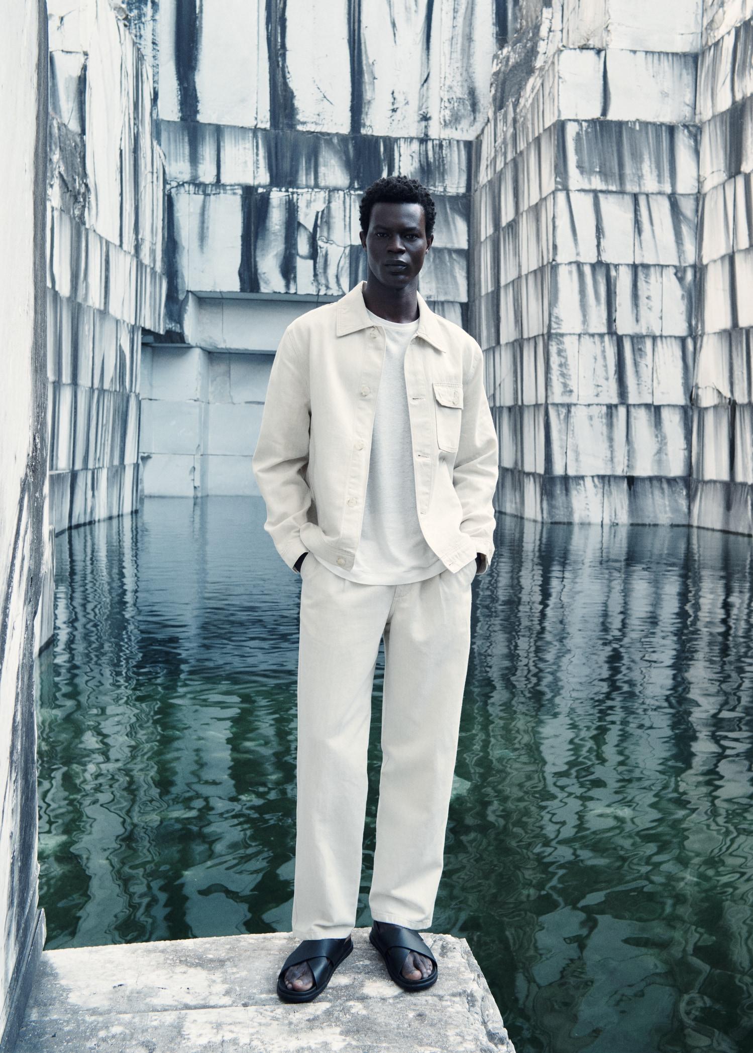 Linen-blend regular-fit pleated jeans - Men | MANGO USA Product Image