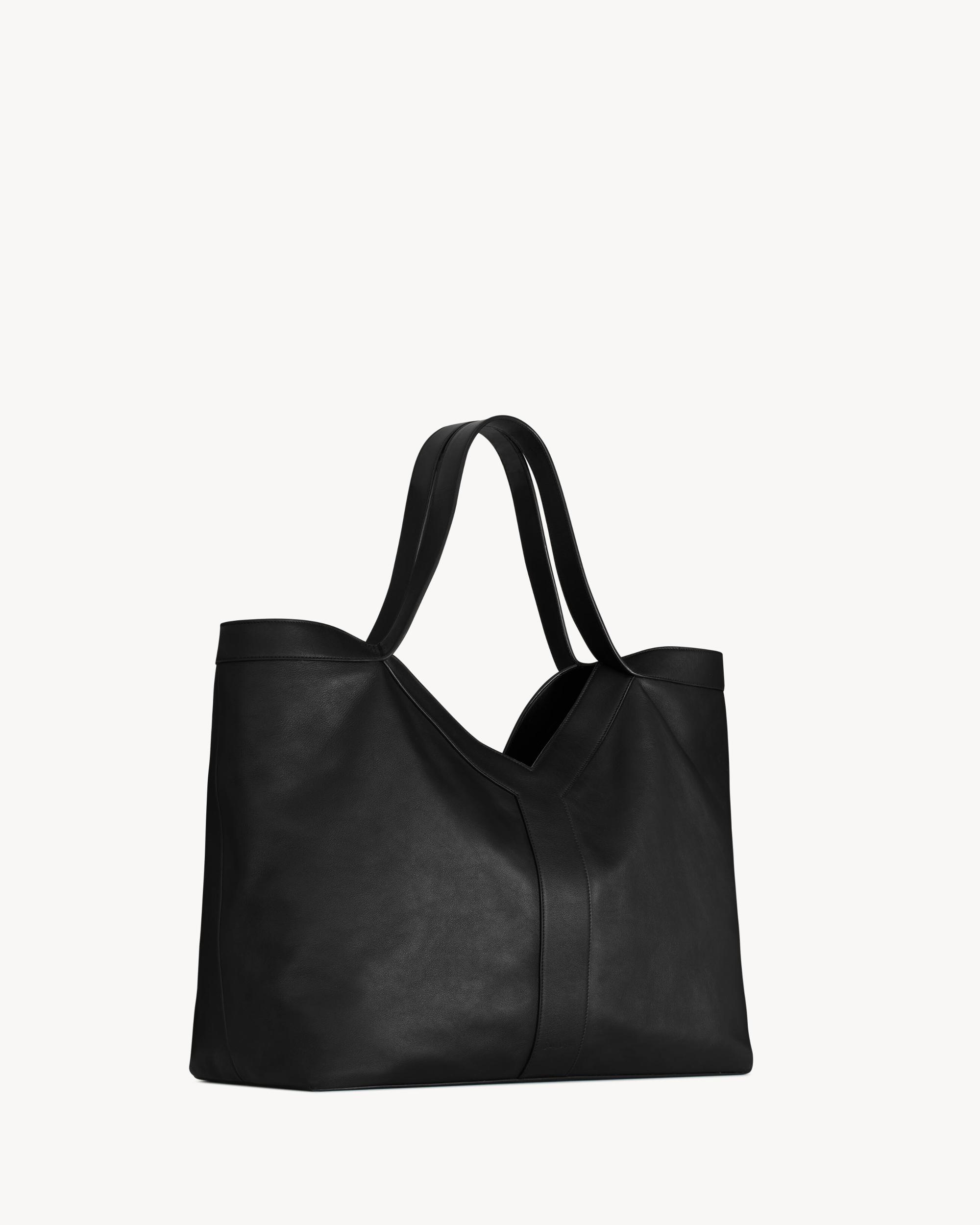 Y Large tote in leather Product Image