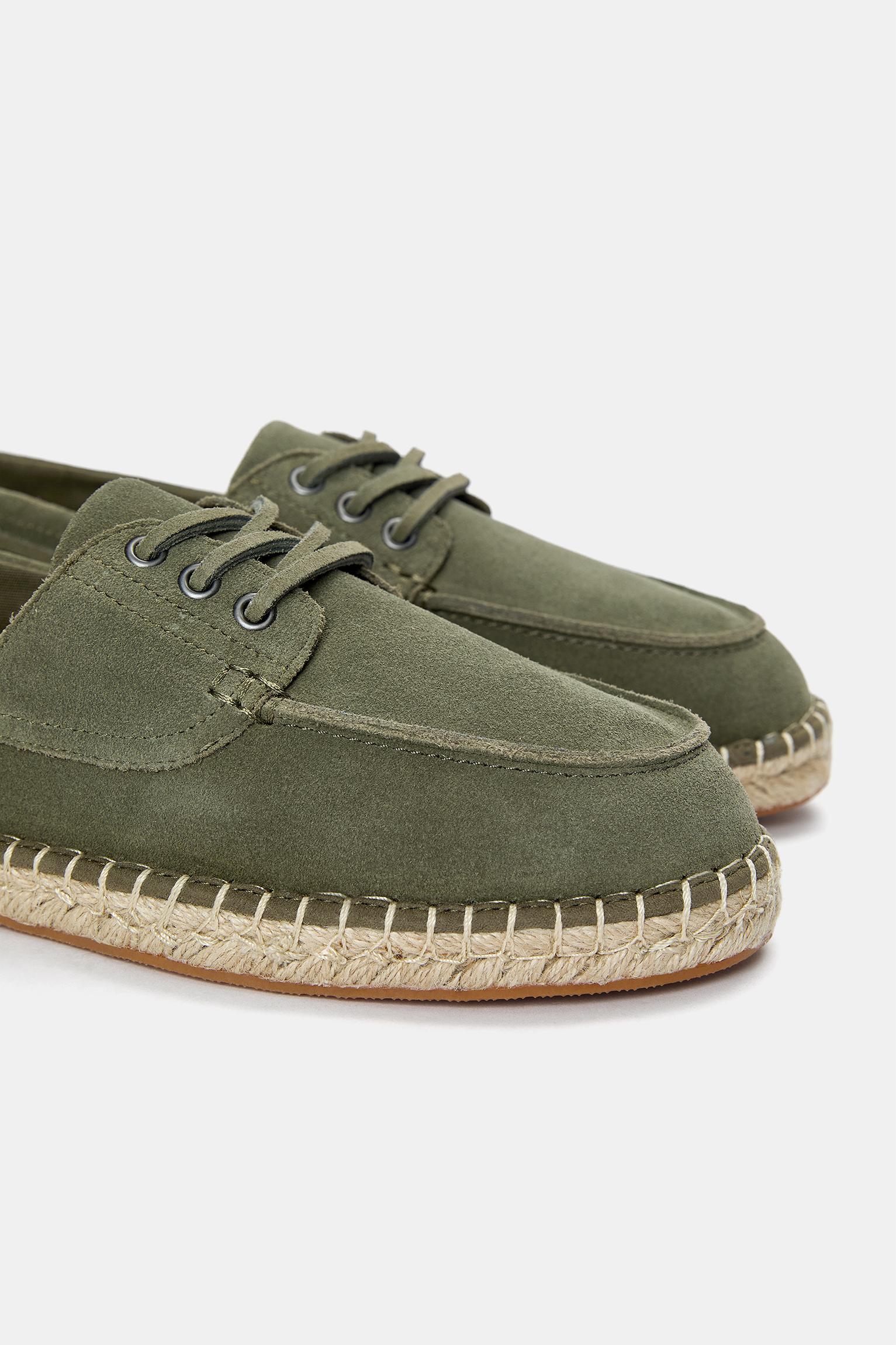 Leather deck shoes Product Image