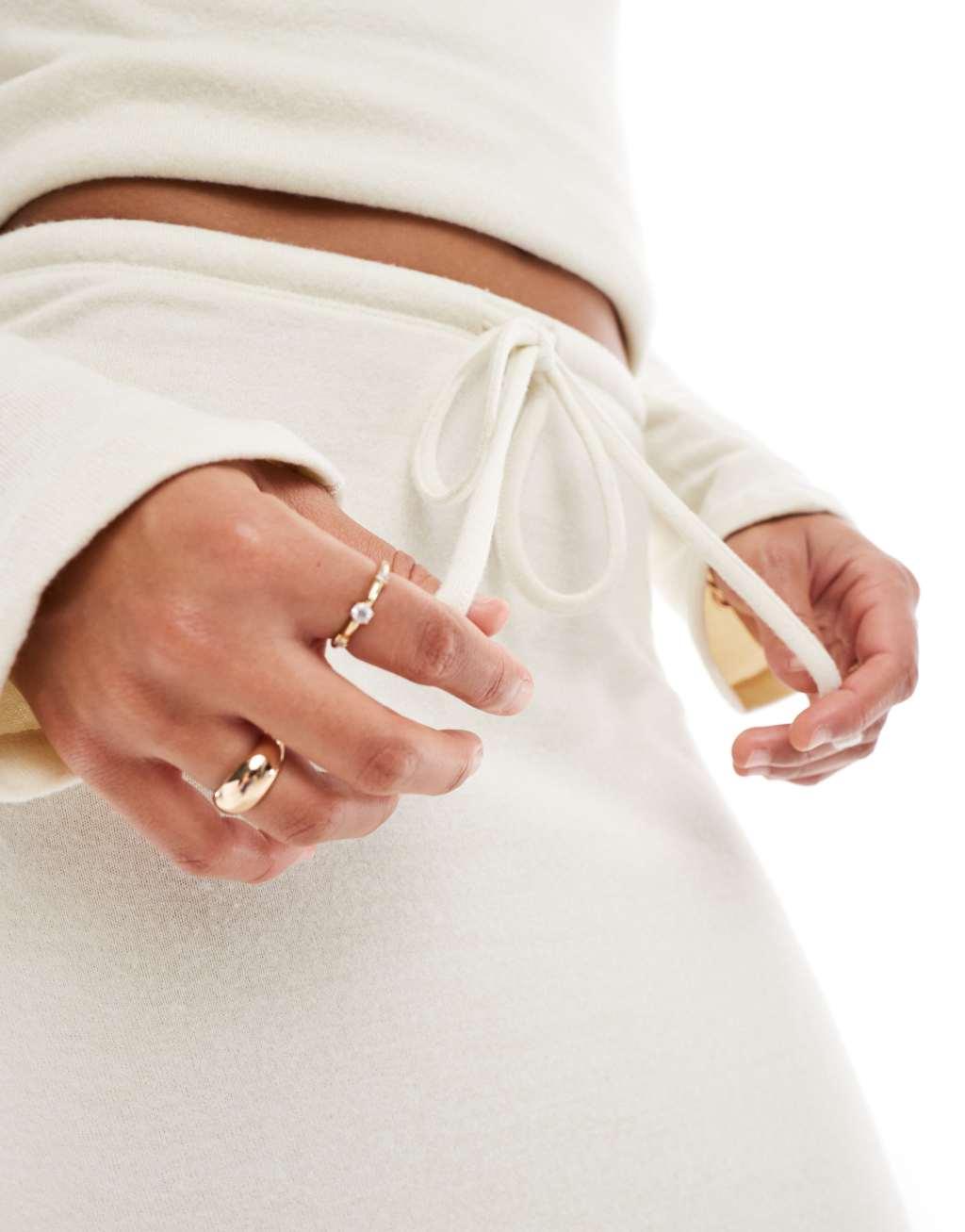 Vero Moda mix and match supersoft maxi skirt in cream Product Image