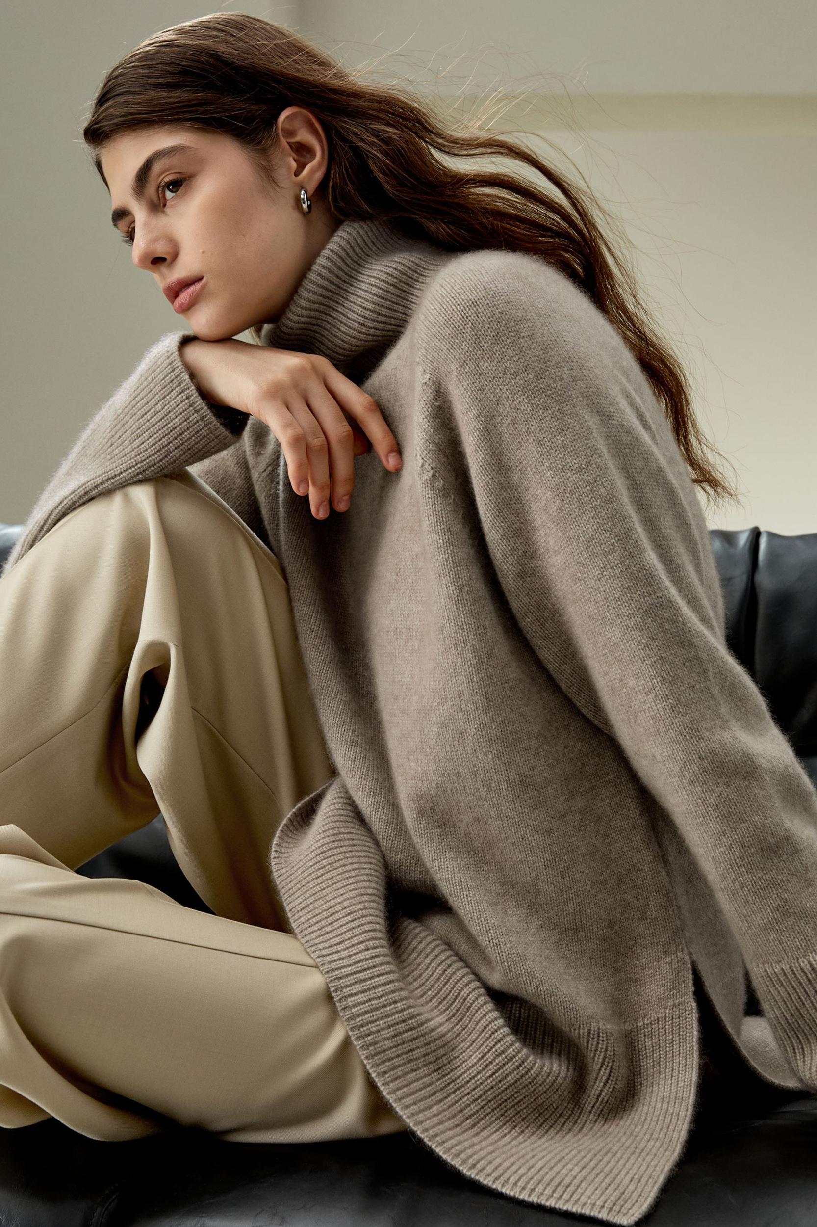 Lightweight Turtleneck Cashmere Sweater Product Image