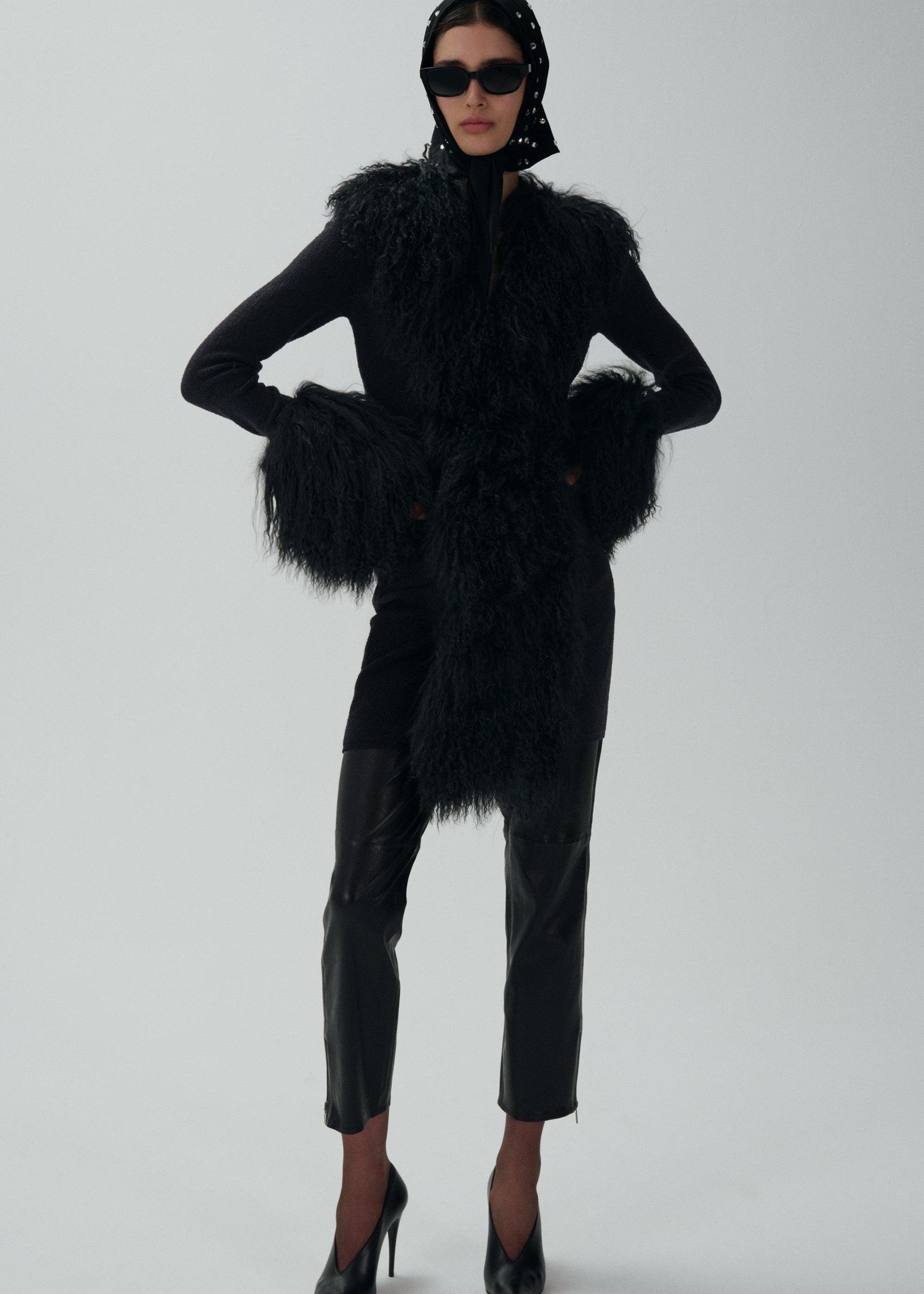 Low waist cropped leather pants in black Product Image