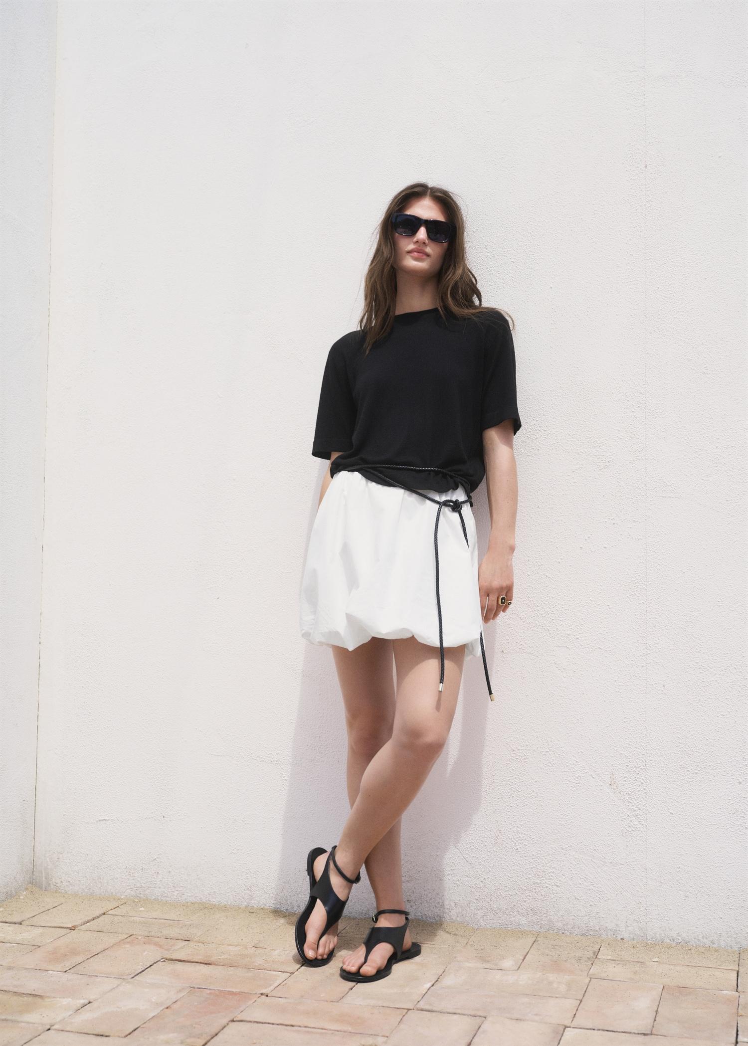 Short-sleeved fine-knit sweater - Women | MANGO USA Product Image